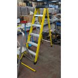 Electricians insulated 5-tread folding ladders