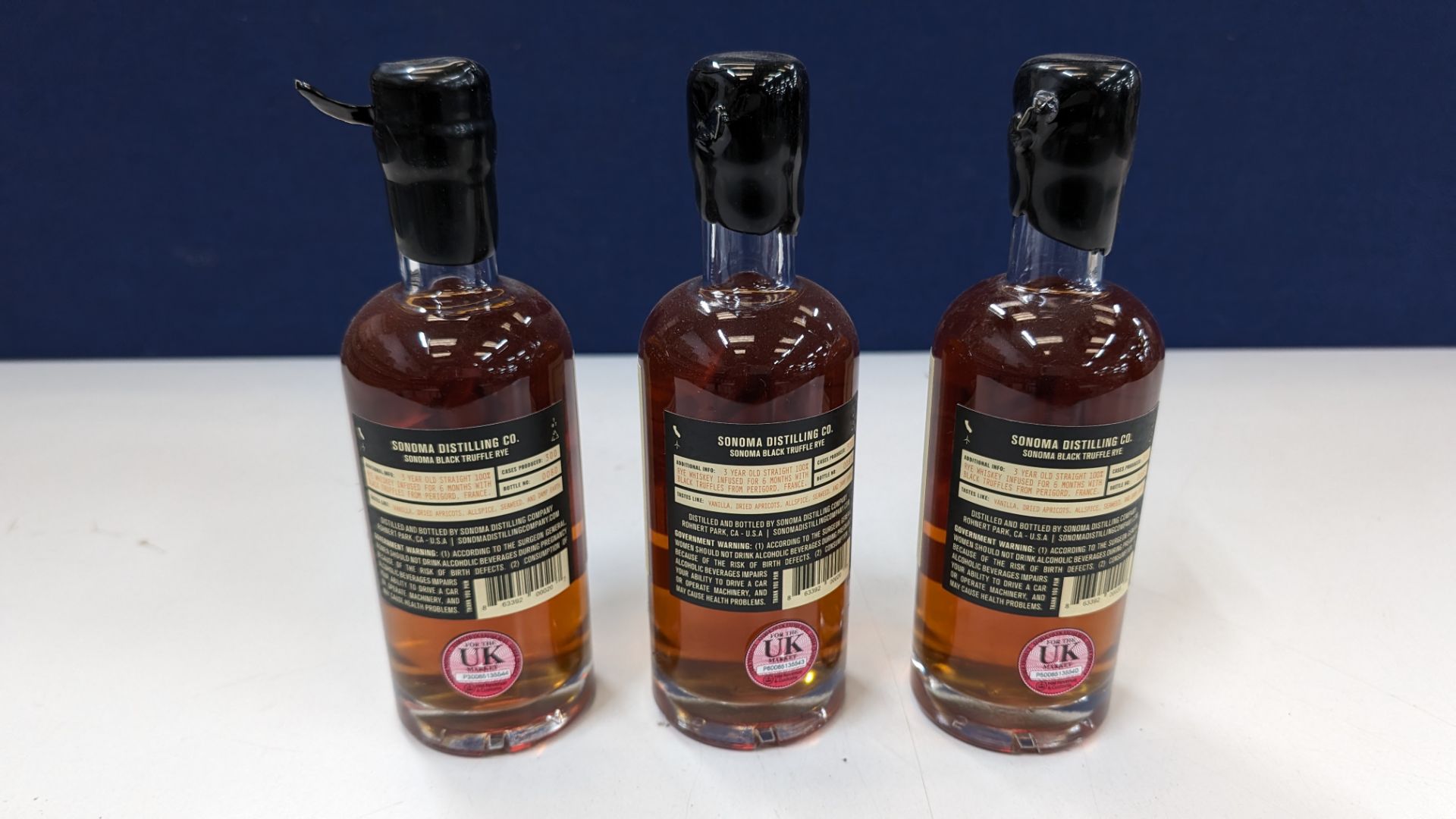 3 off 375ml bottles of Sonoma Black Truffle Rye Whiskey. 50% alc/vol (100 proof). Straight rye whi - Bild 4 aus 8