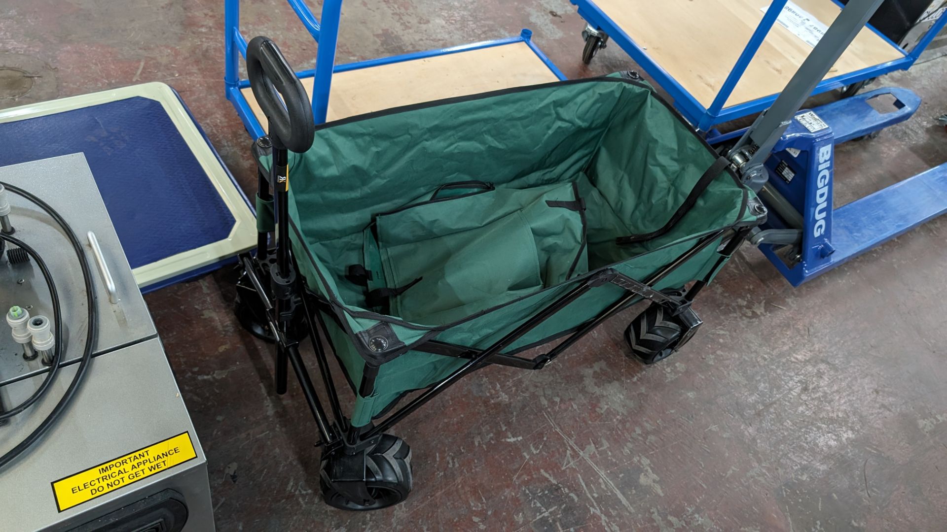 Outsunny folding metal and fabric trolley plus zip-up bag for use with same - Image 3 of 4