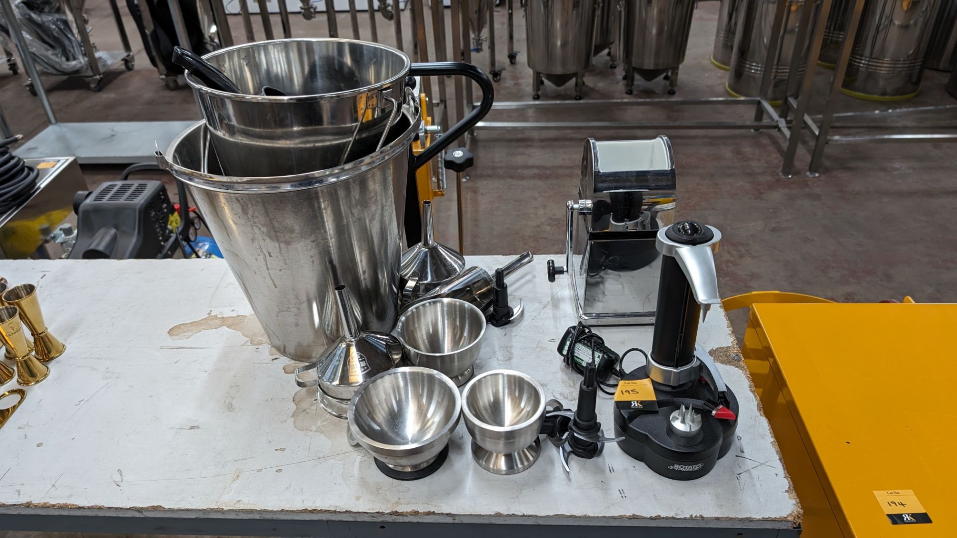 Mixed lot comprising Rotato press, ice crusher, small bowls, funnels, scoop, buckets and more - Image 2 of 8