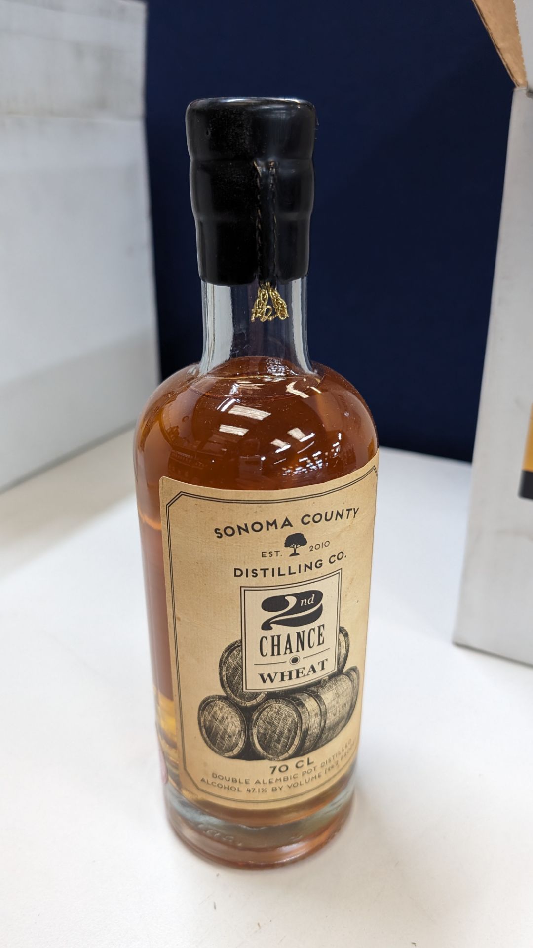 6 off 700ml bottles of Sonoma County 2nd Chance Wheat Double Alembic Pot Distilled Whiskey. In white - Bild 3 aus 9