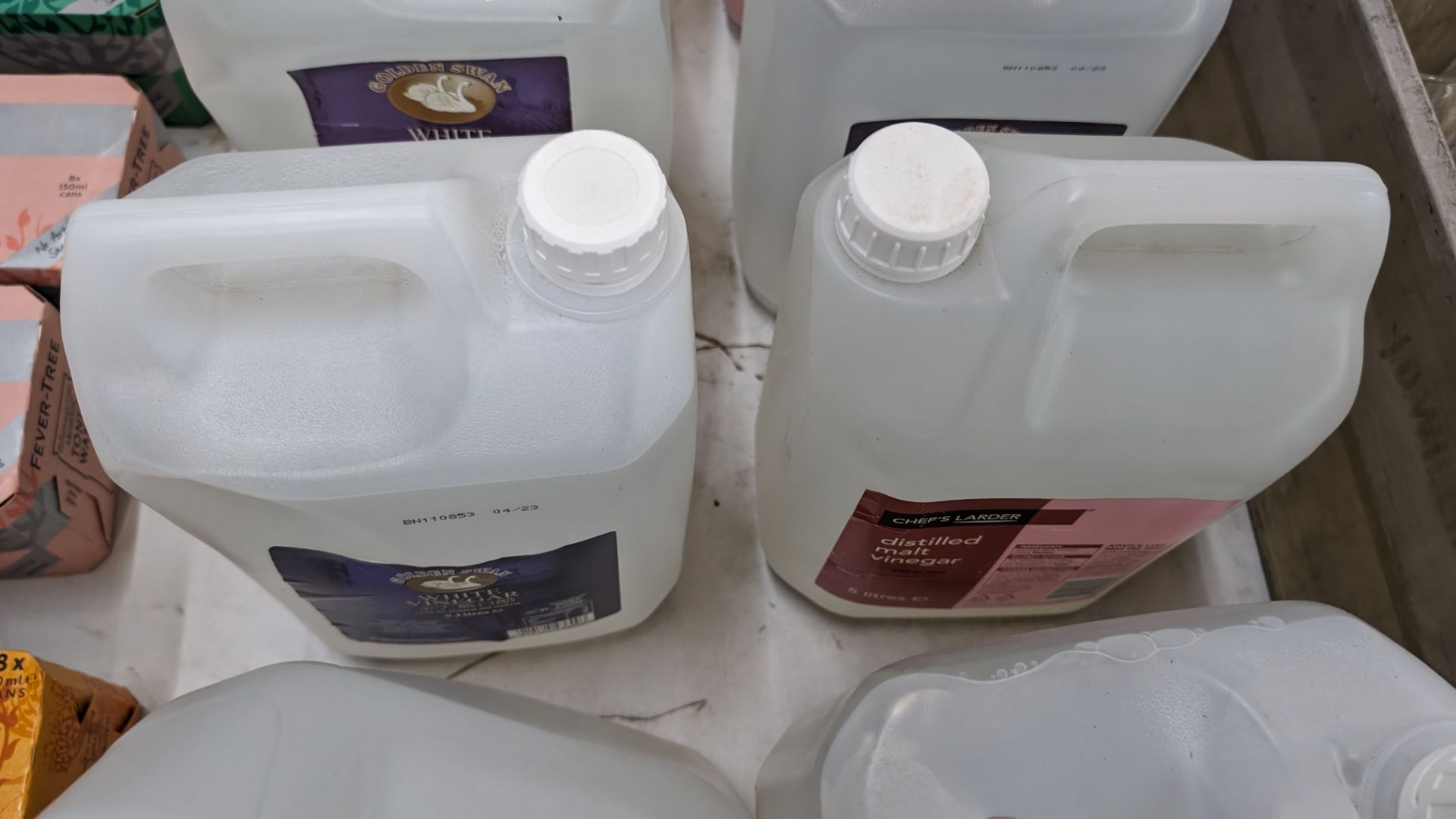 10 off 5L tubs of white and distilled malt vinegar, plus other liquids - Image 5 of 7