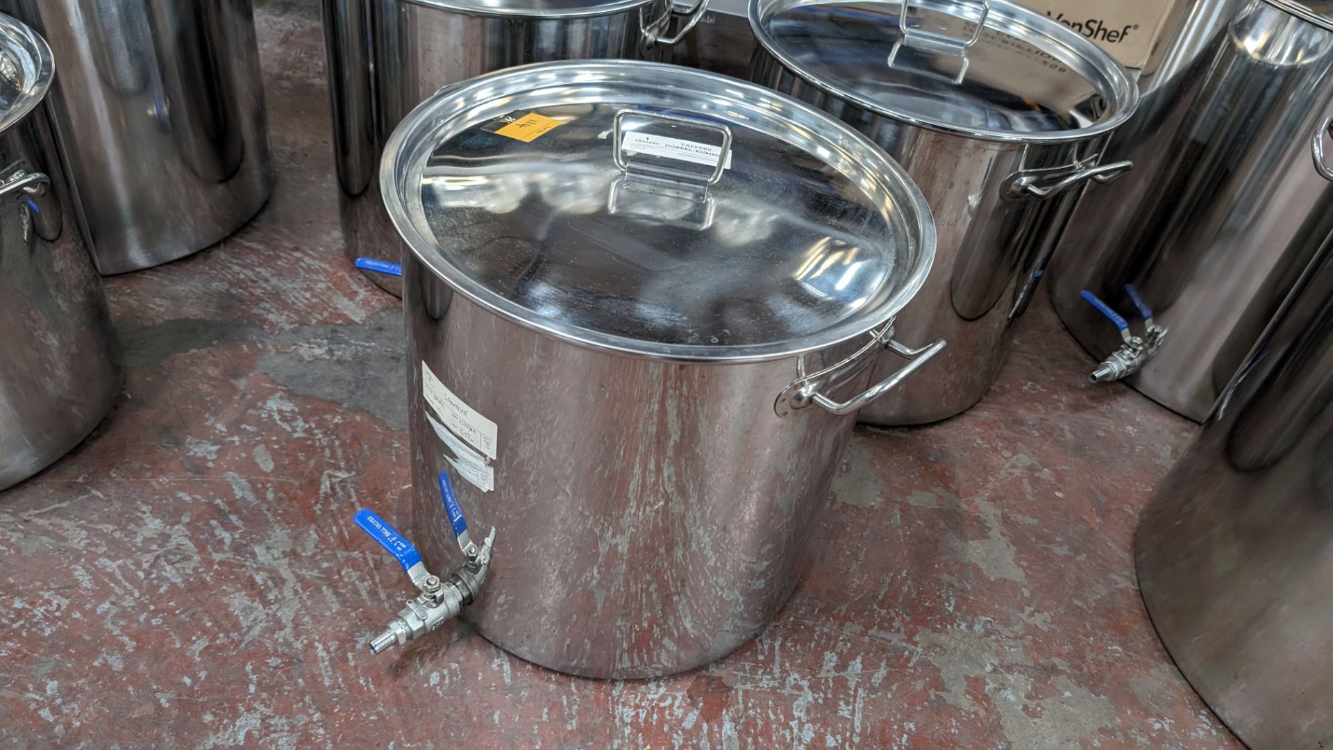 3 off stainless steel brew kettles. Each with their own lid. Capacity: 50L - Image 3 of 6