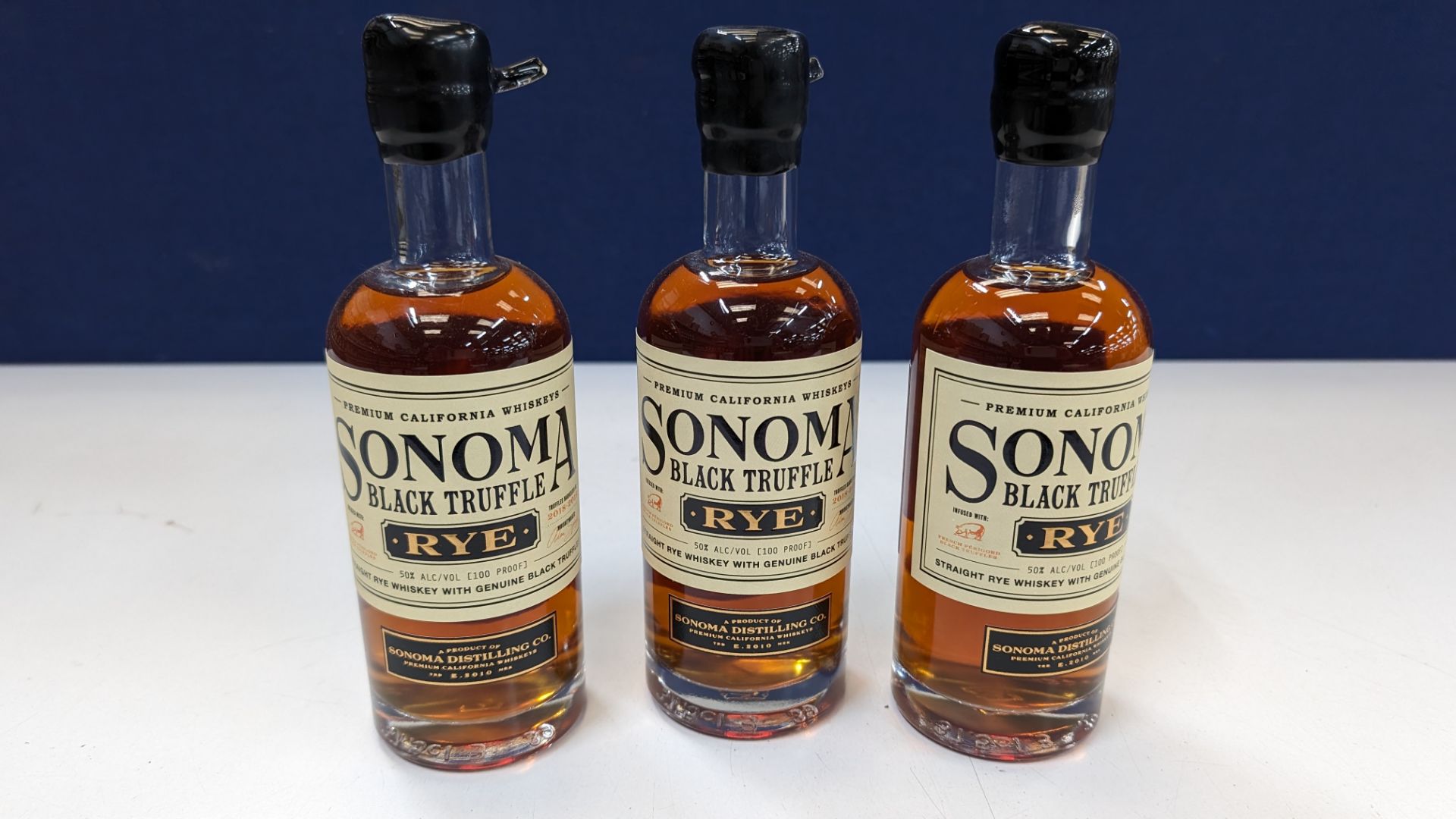 3 off 375ml bottles of Sonoma Black Truffle Rye Whiskey. 50% alc/vol (100 proof). Straight rye whi - Bild 2 aus 8