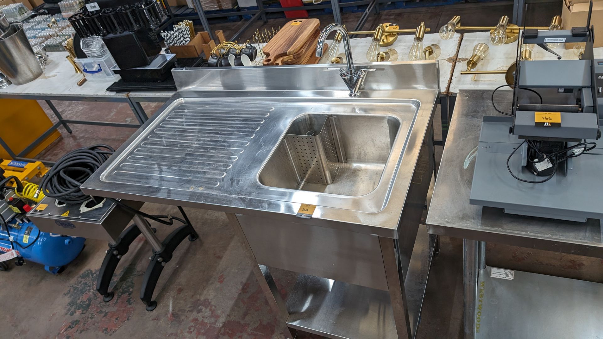 Stainless steel floor standing basin with drainer to the side plus mixer tap - Bild 2 aus 5