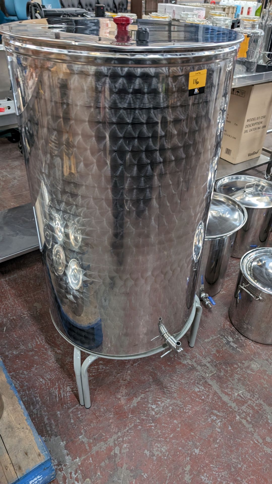 Large stainless steel cylindrical tank with lid. Capacity 300L - Image 3 of 7