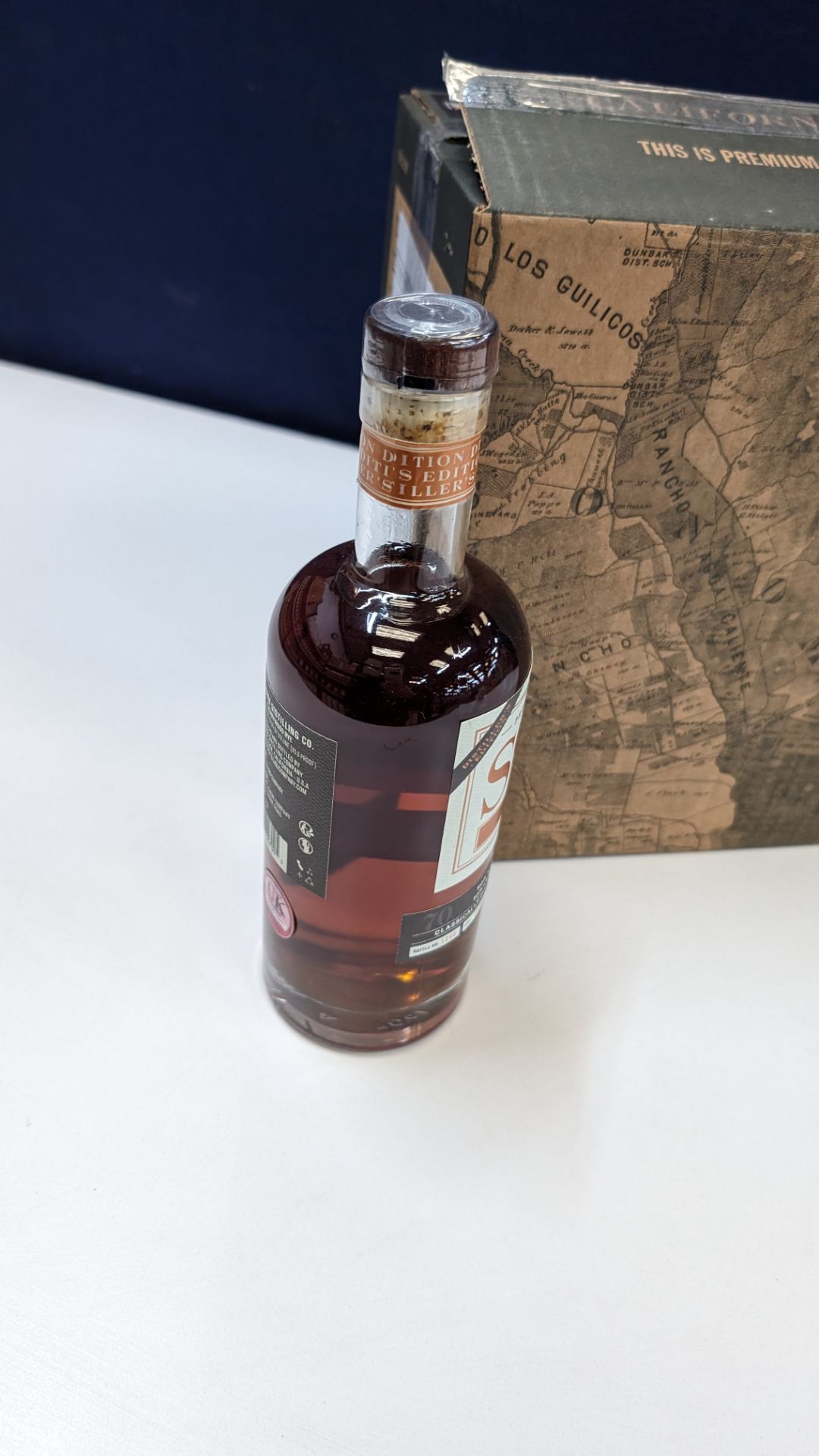 6 off 700ml bottles of Sonoma Cherrywood Rye Whiskey. In Sonoma branded box which includes bottling - Bild 6 aus 6