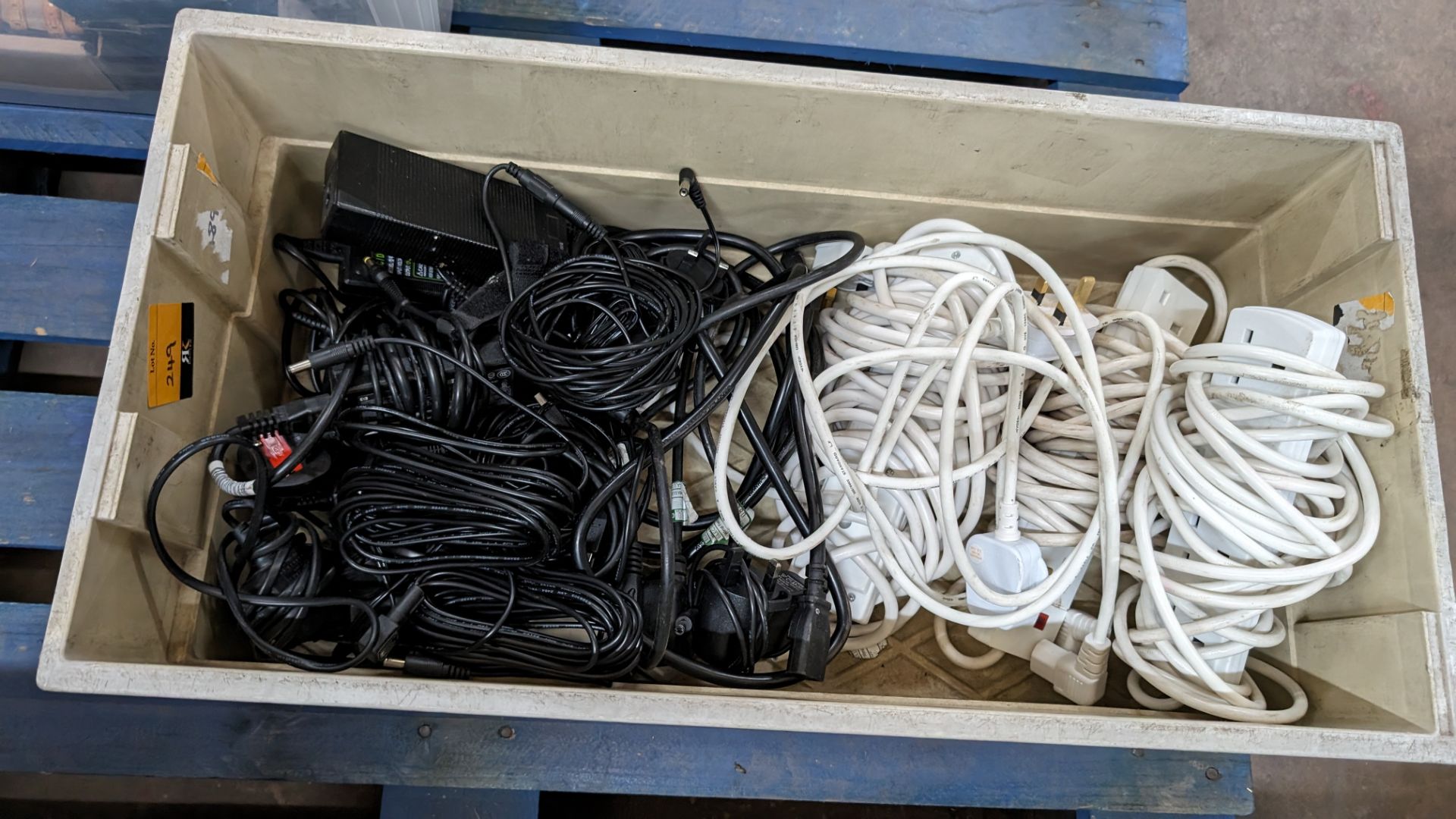 The contents of a crate of extension cables, power packs and more - Image 5 of 5