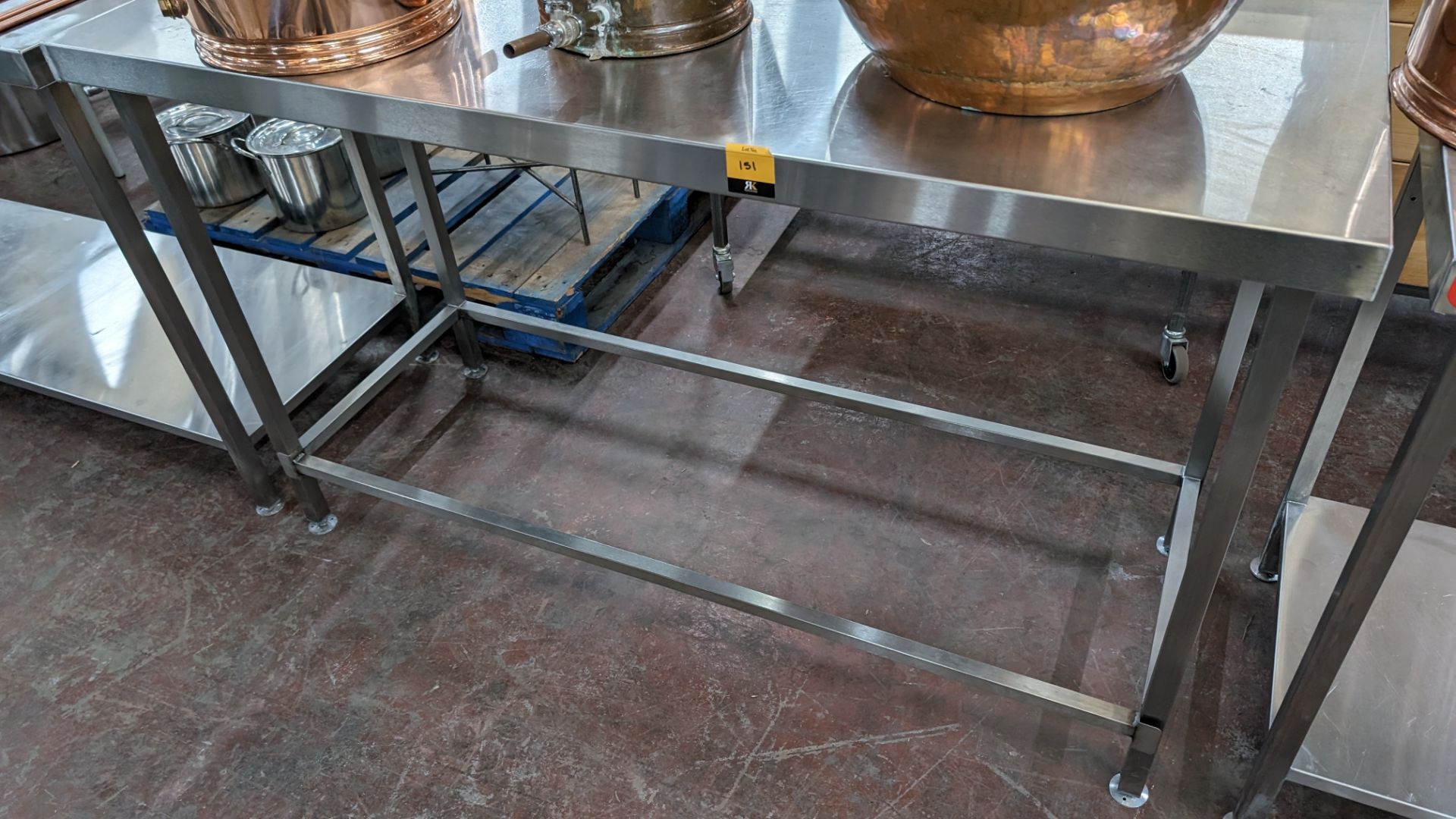 Stainless steel table with upstand at rear, max dimensions: 920mm x 600mm x 1300mm - Image 3 of 4