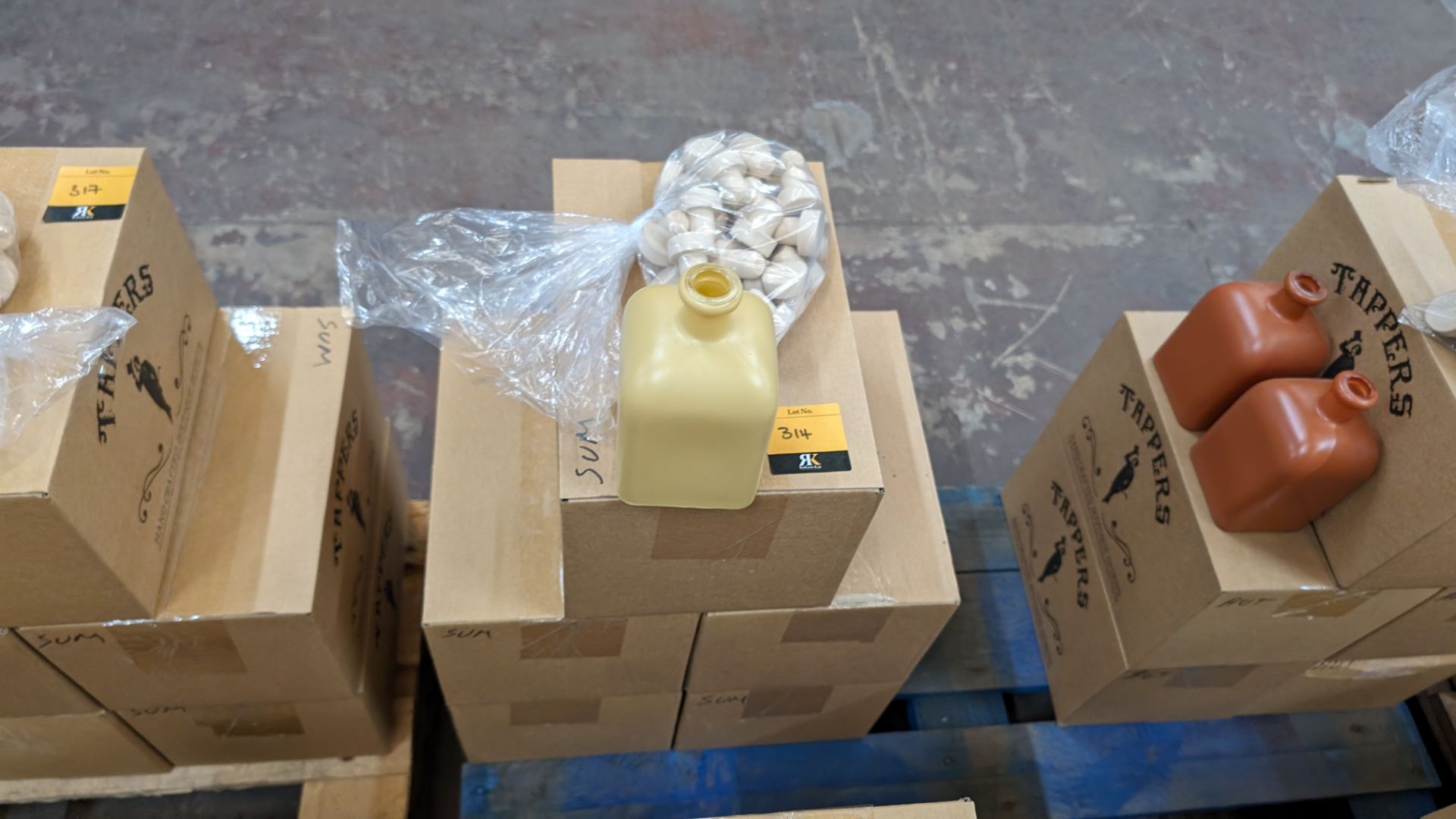30 off 50cl/500ml professionally painted beige glass bottles, each including a stopper. The bottles - Image 2 of 4