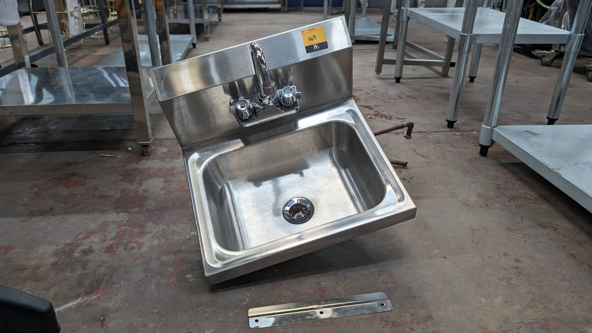 Wall mountable stainless steel basin with mixer tap - Bild 3 aus 4