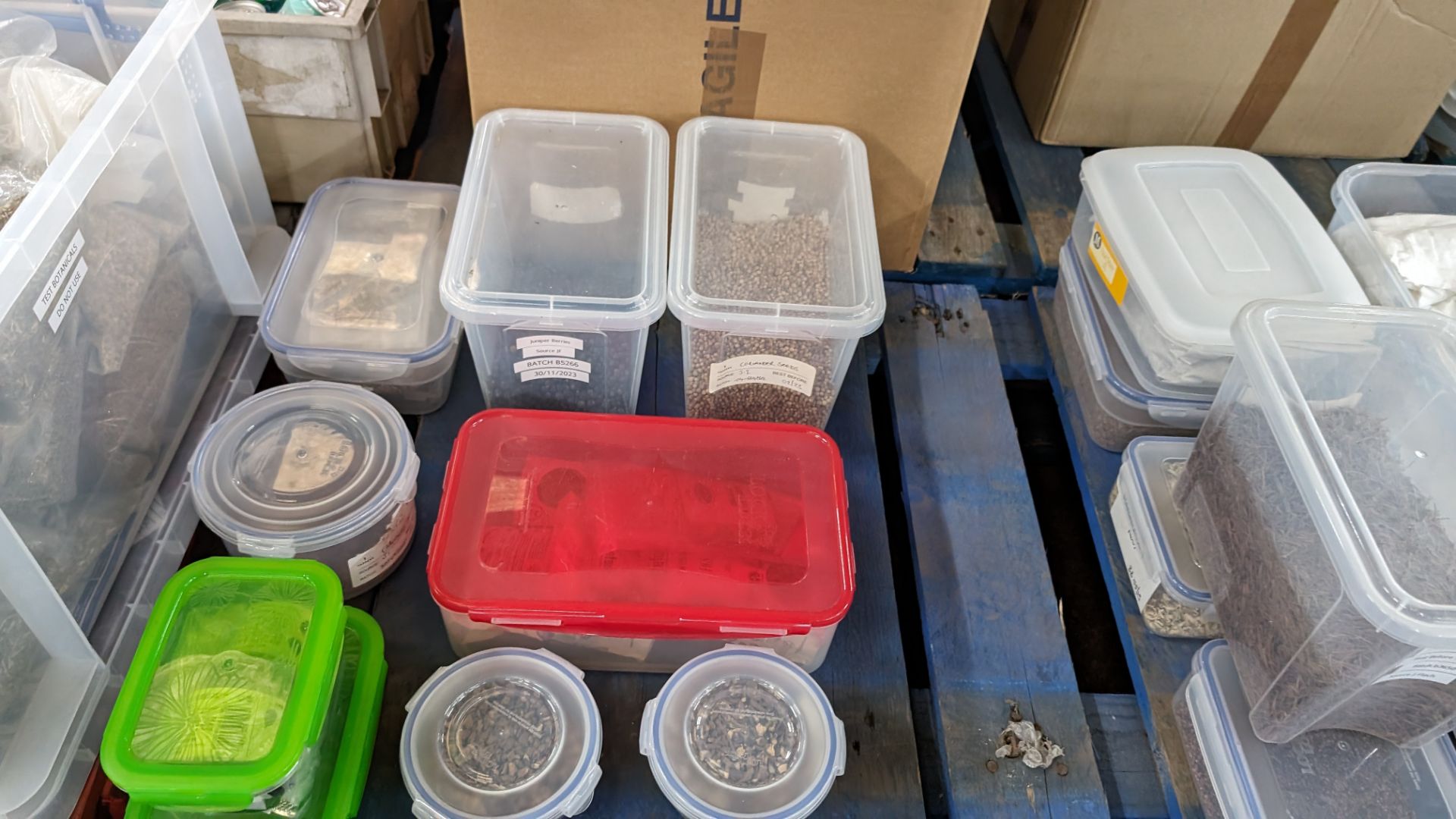 The contents of a pallet of assorted aromats and other dried ingredients, including the tubs/crates - Image 8 of 9