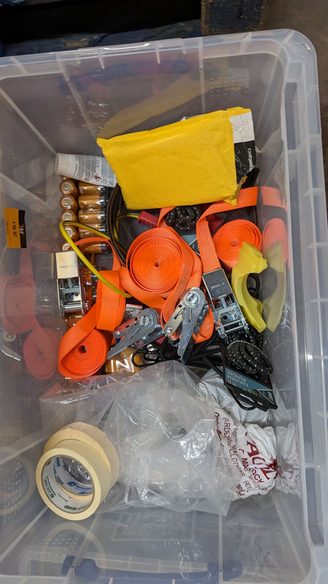 The contents of a crate of hardware and miscellaneous - Image 3 of 4