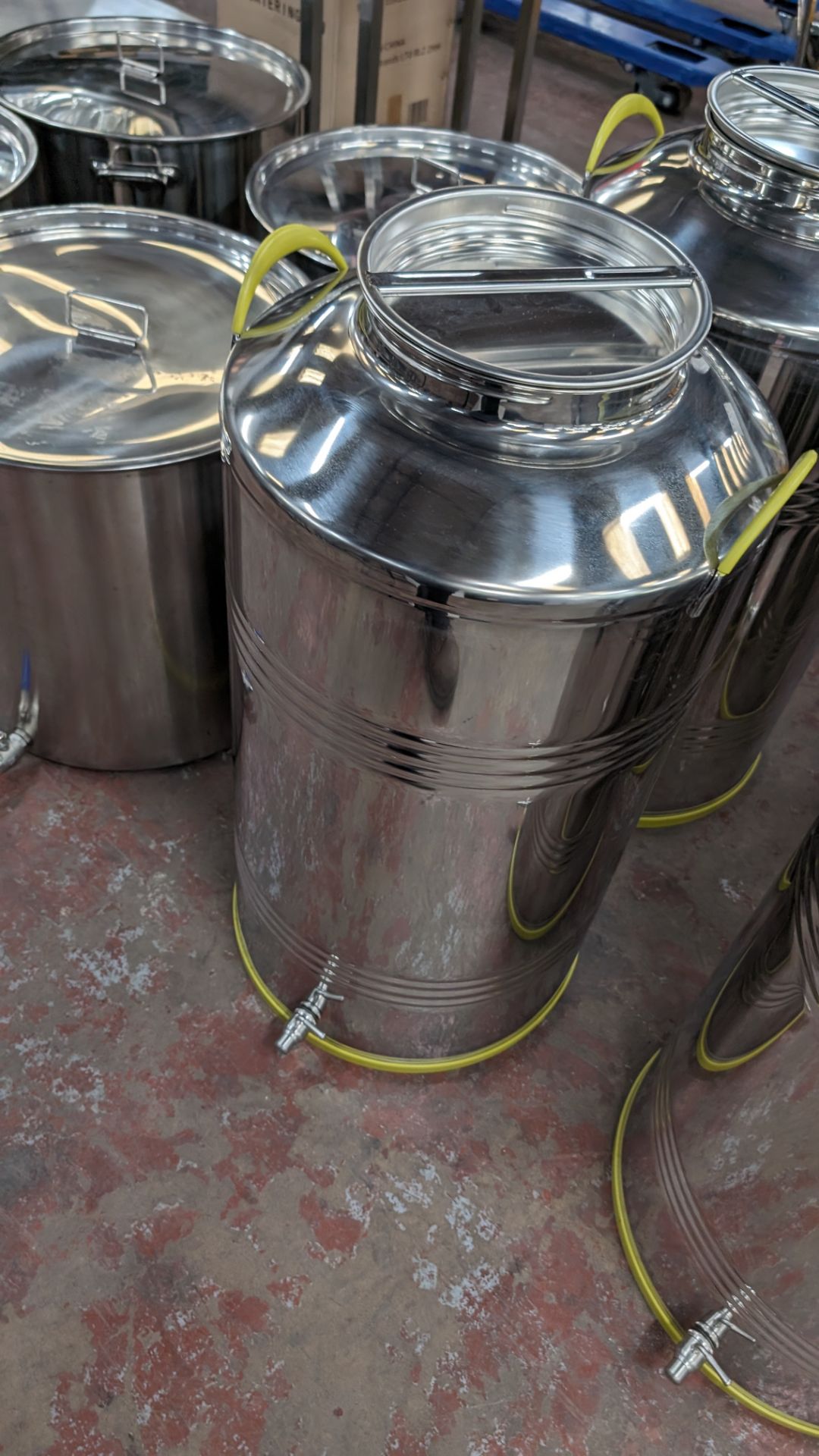 4 of 100L stainless steel milk churns, each with their own lid - Image 6 of 12
