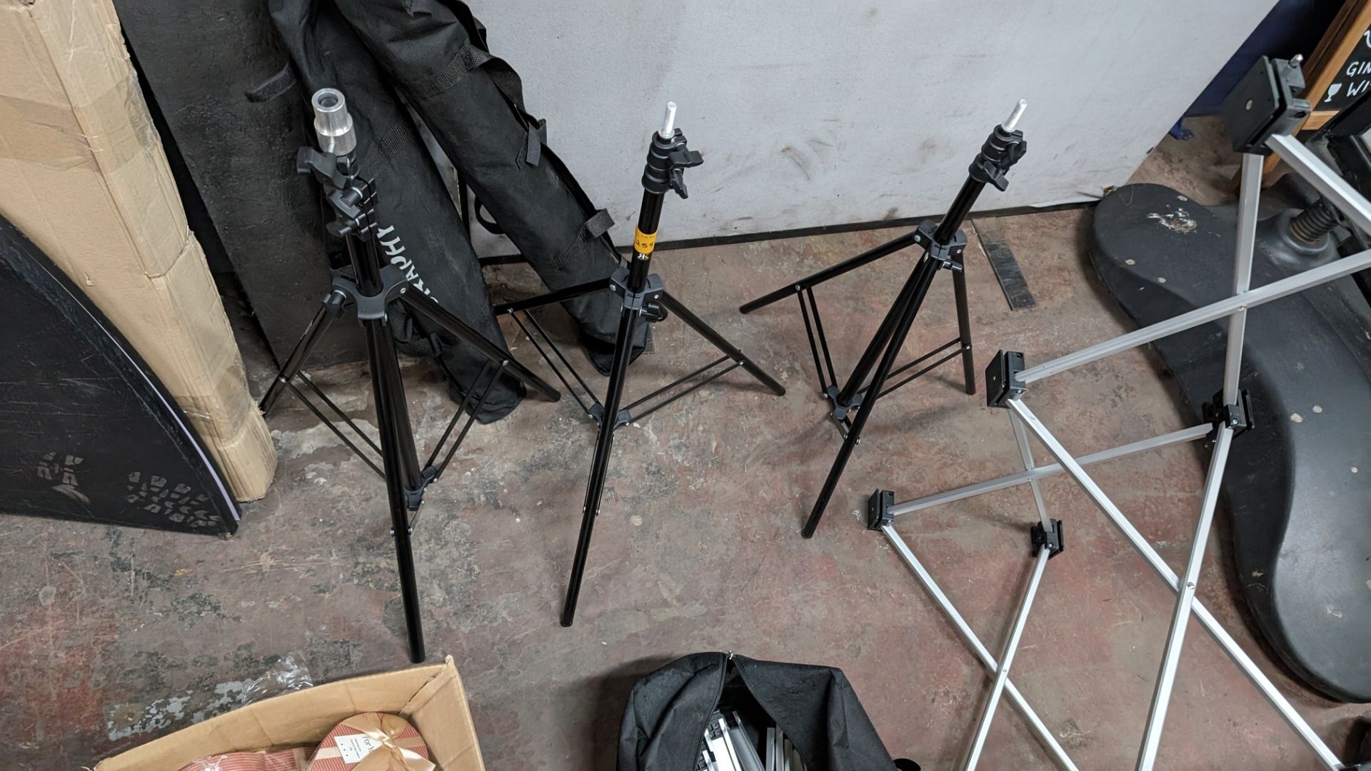 3 off tripods plus 2 off bags - Image 2 of 5