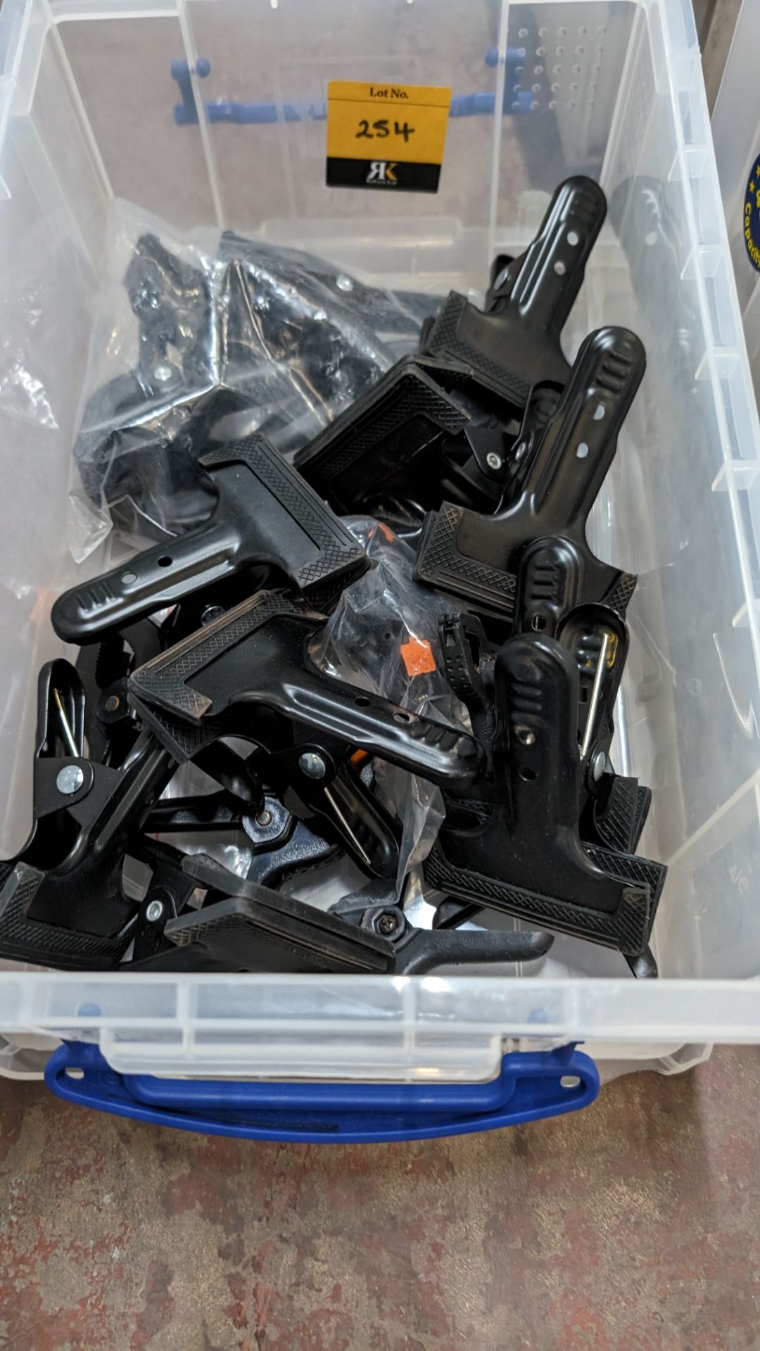 The contents of a crate of clips - Image 2 of 3