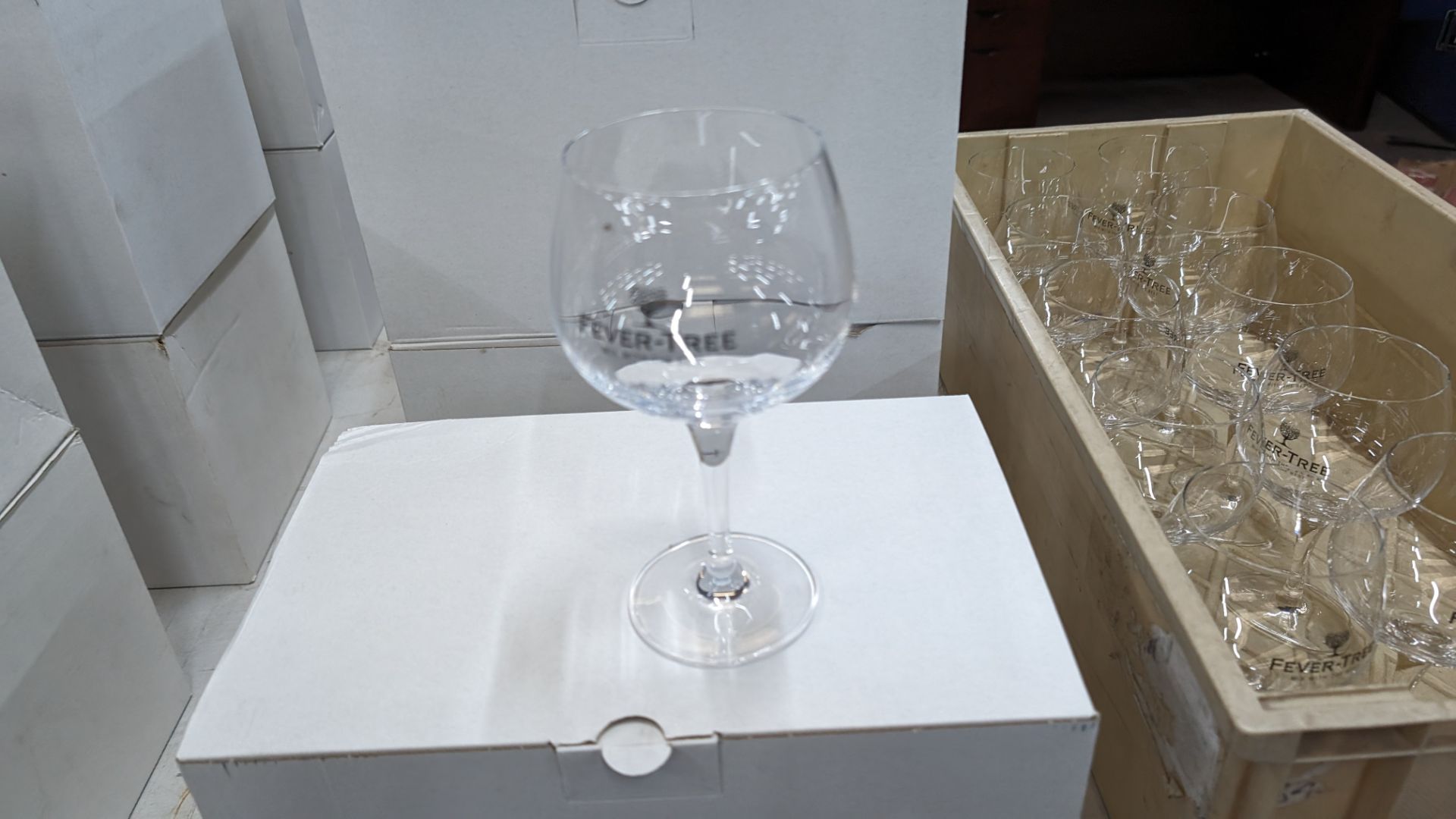 41 off Fever-Tree branded gin & tonic glasses comprising 5 boxes each with 6 glasses plus quantity o - Image 3 of 6