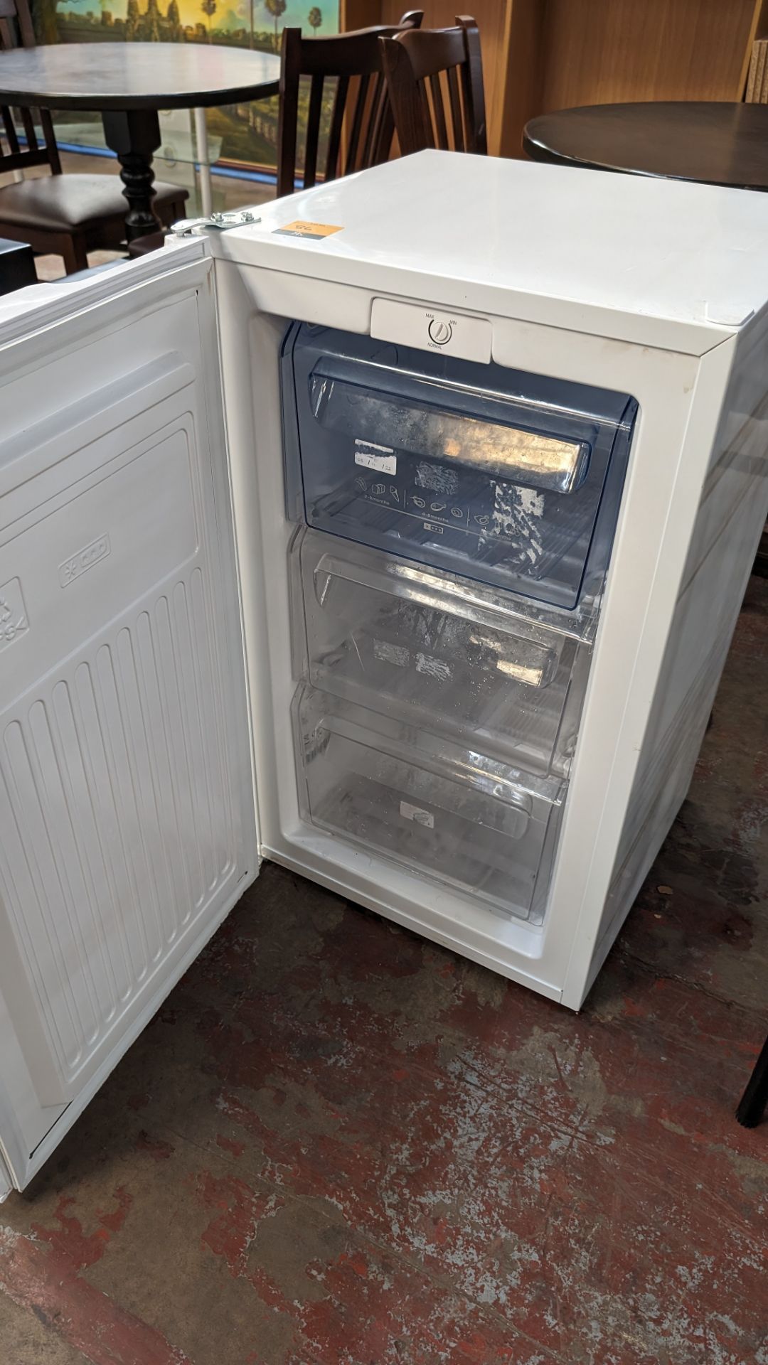 Fridgemaster counter height domestic freezer - Image 4 of 4