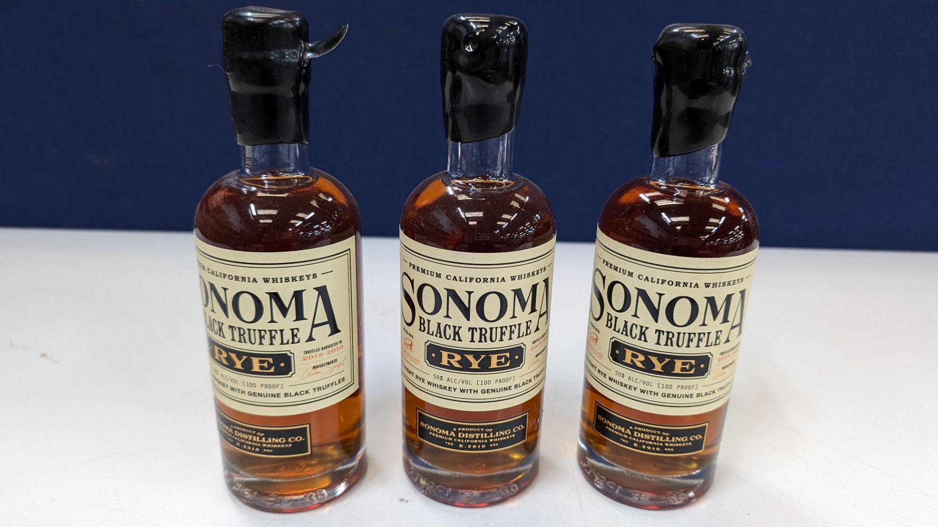 3 off 375ml bottles of Sonoma Black Truffle Rye Whiskey. 50% alc/vol (100 proof). Straight rye whi - Bild 2 aus 8