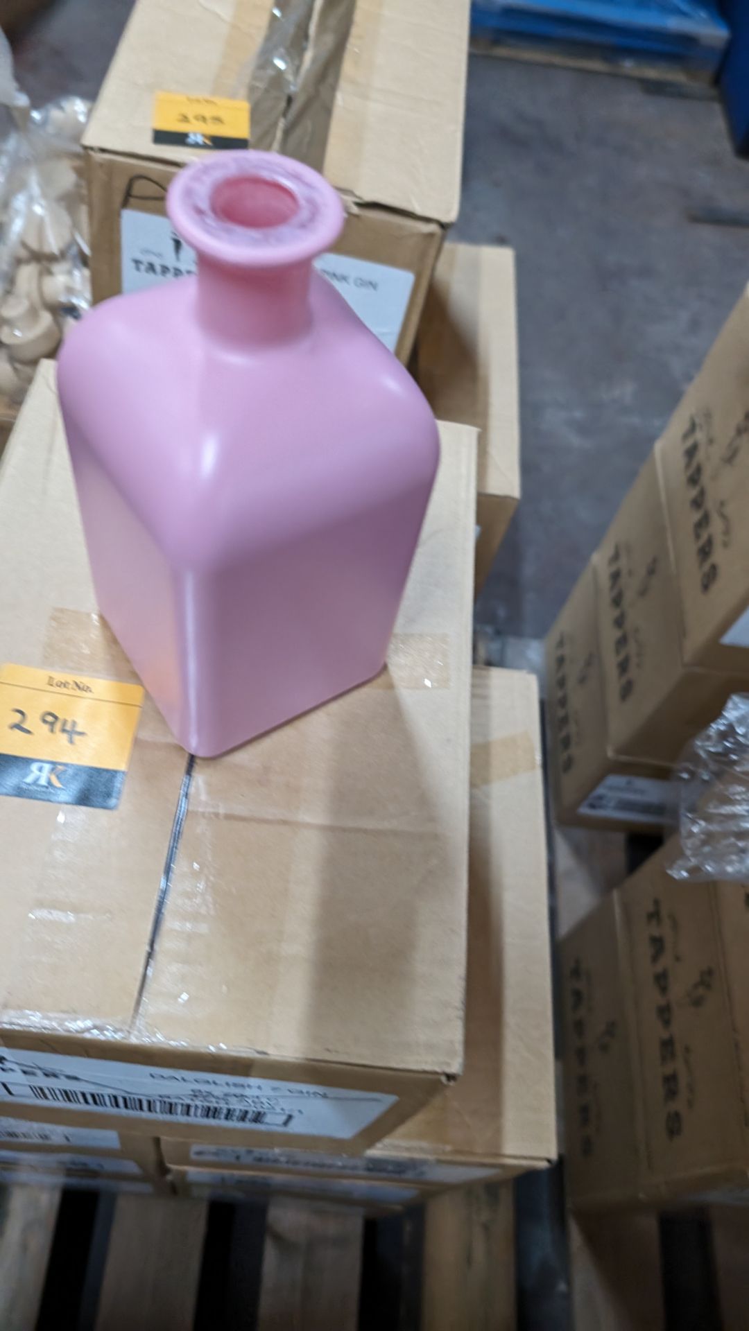 7 off 70cl/700ml professionally painted pink glass bottles, each including a stopper. The bottles a - Image 3 of 4