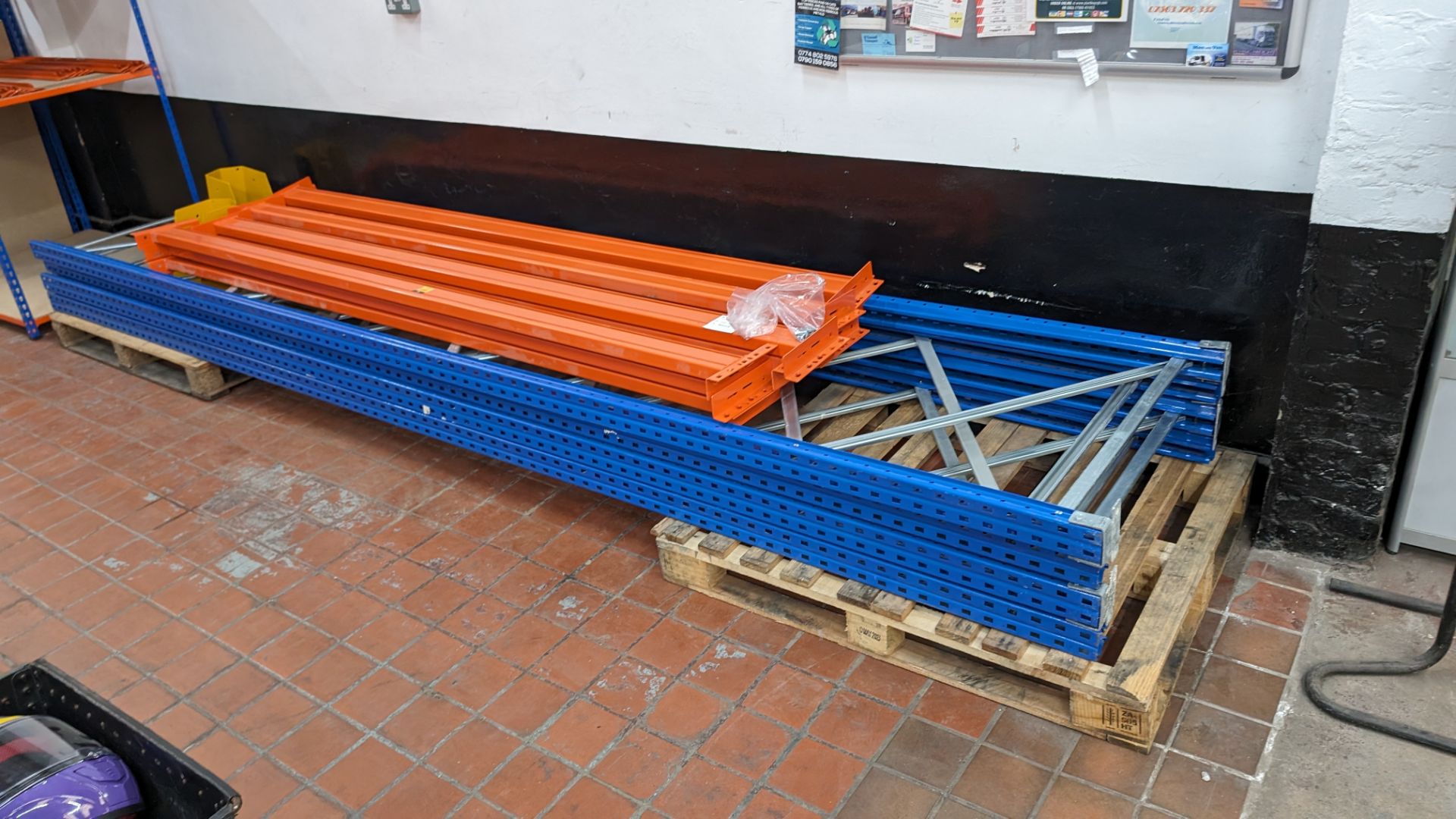 Quantity of pallet racking, comprising 4 off blue uprights each 900mm wide and 4500mm tall, 12 off o - Image 2 of 11
