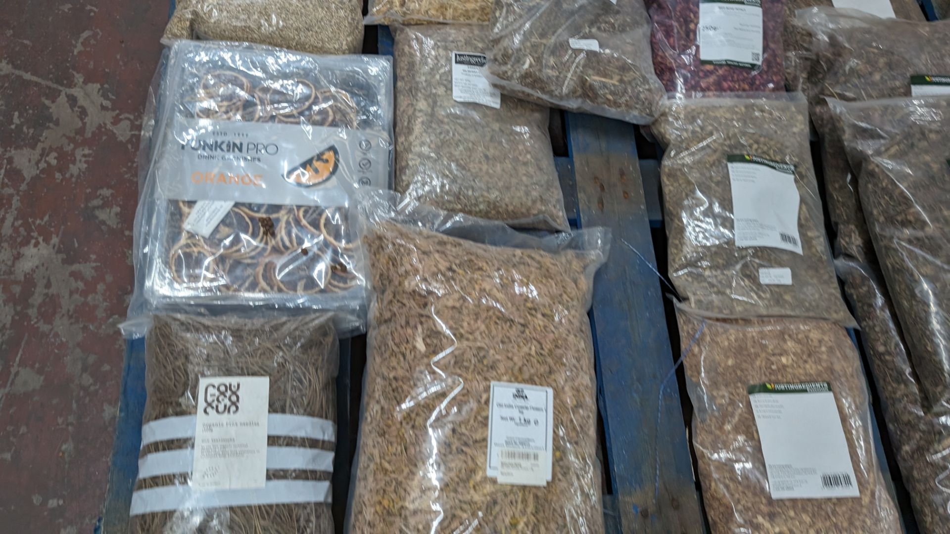 The contents of a pallet of assorted aromats, herbs and spices. NB: Please note many of these ite - Image 7 of 10