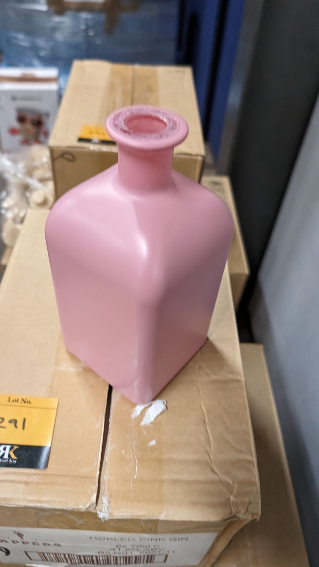 7 off 70cl/700ml professionally painted pink glass bottles, each including a stopper. The bottles a - Image 3 of 4