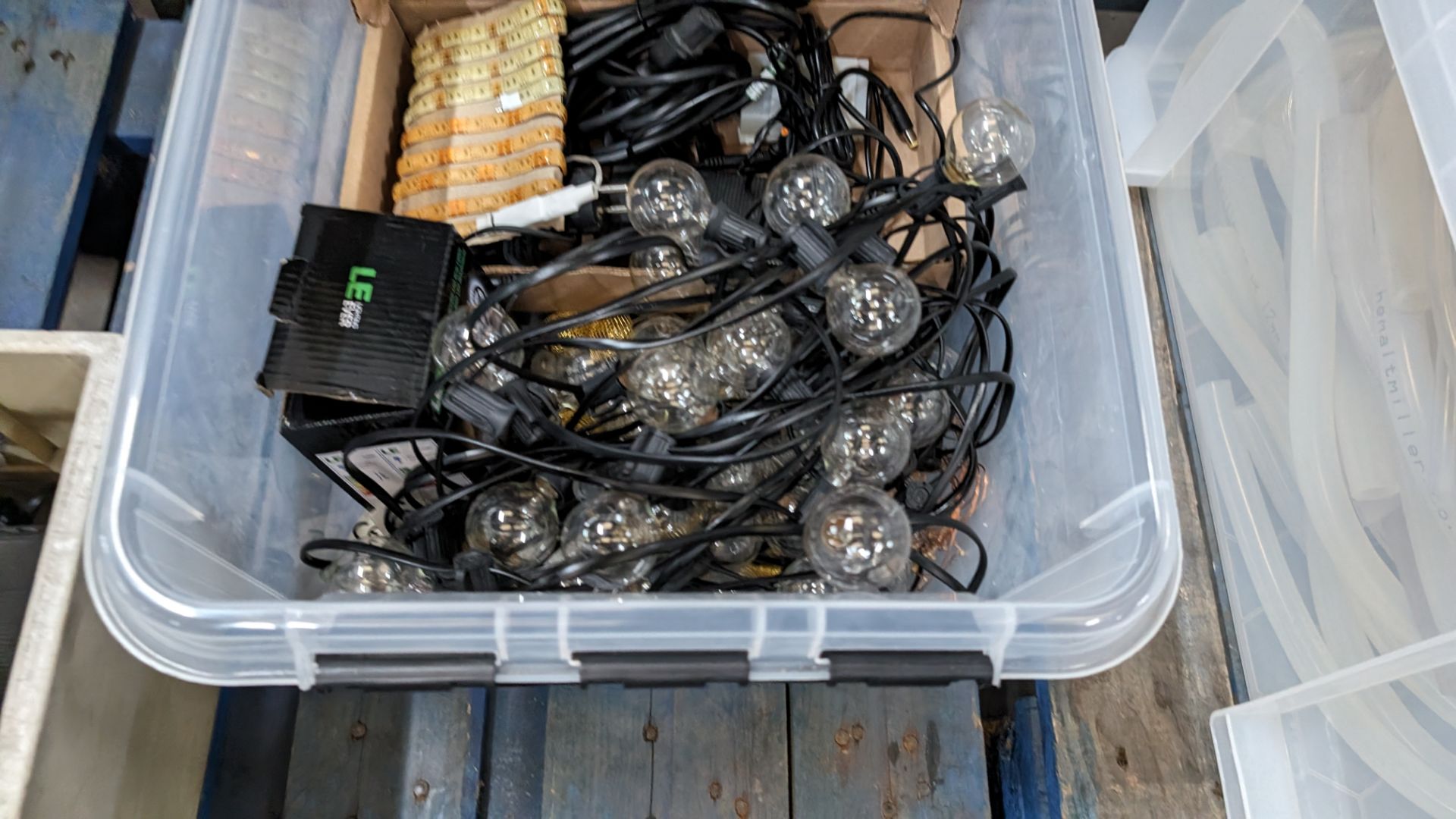 The contents of a crate of lighting - Image 3 of 4
