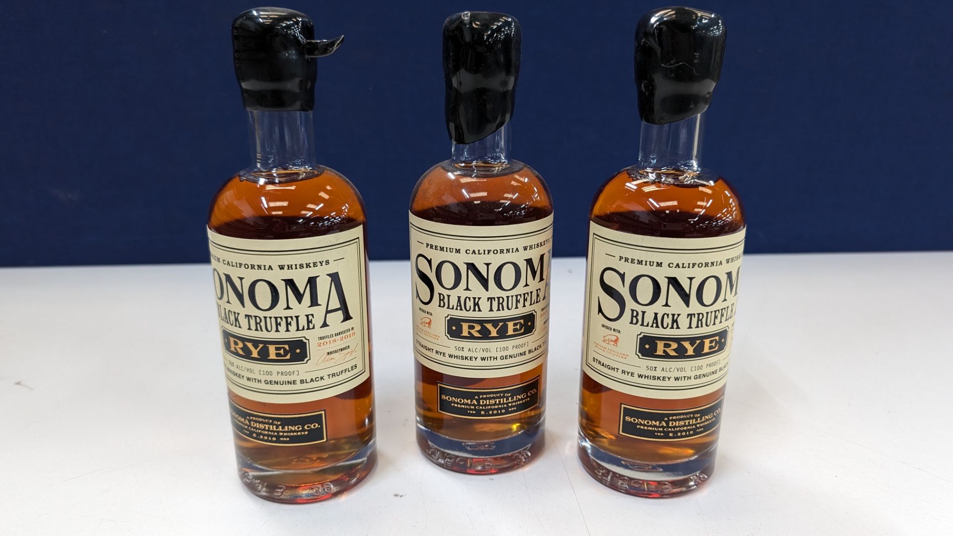 3 off 375ml bottles of Sonoma Black Truffle Rye Whiskey. 50% alc/vol (100 proof). Straight rye whi - Bild 2 aus 8