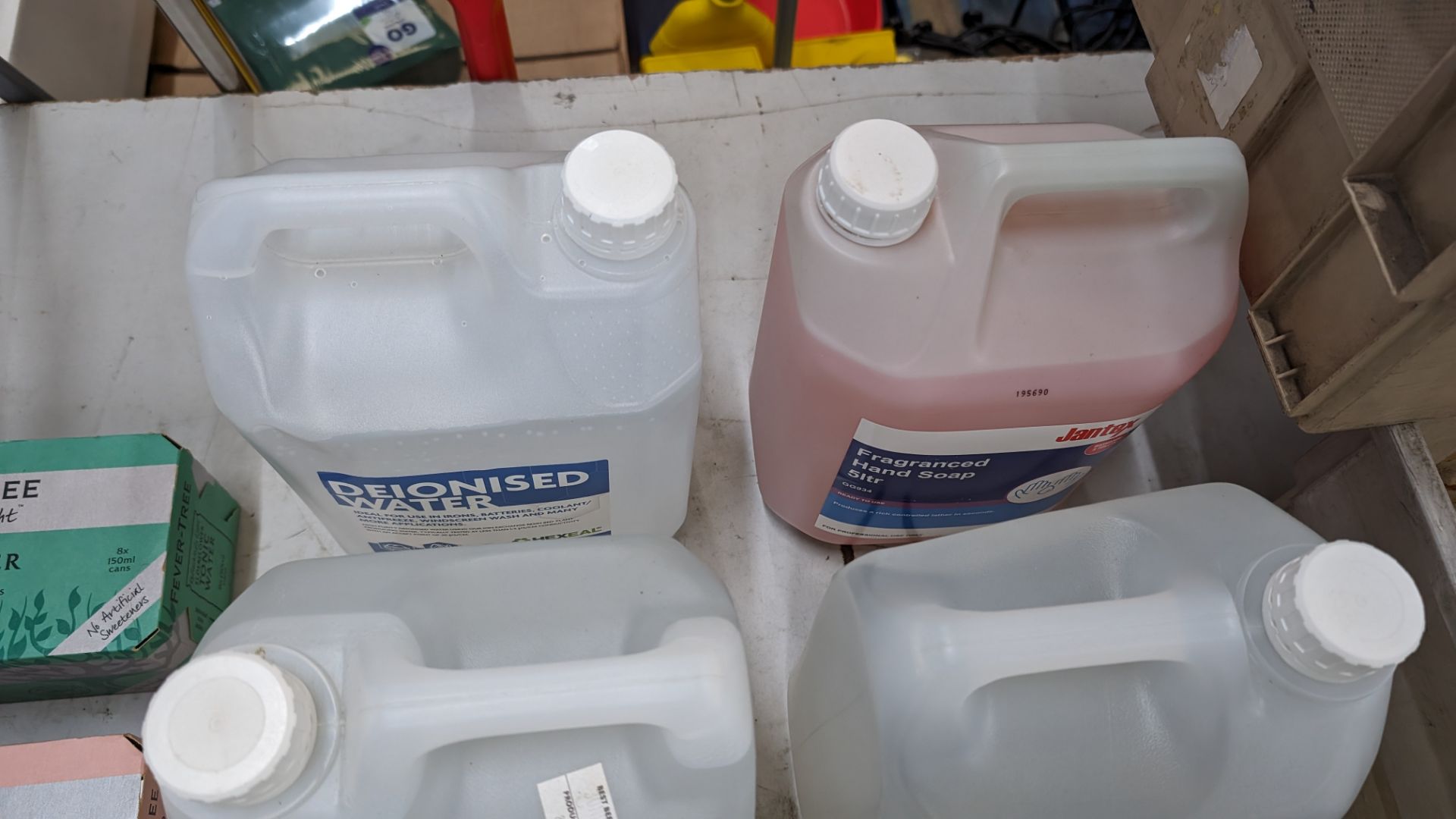 10 off 5L tubs of white and distilled malt vinegar, plus other liquids - Image 7 of 7