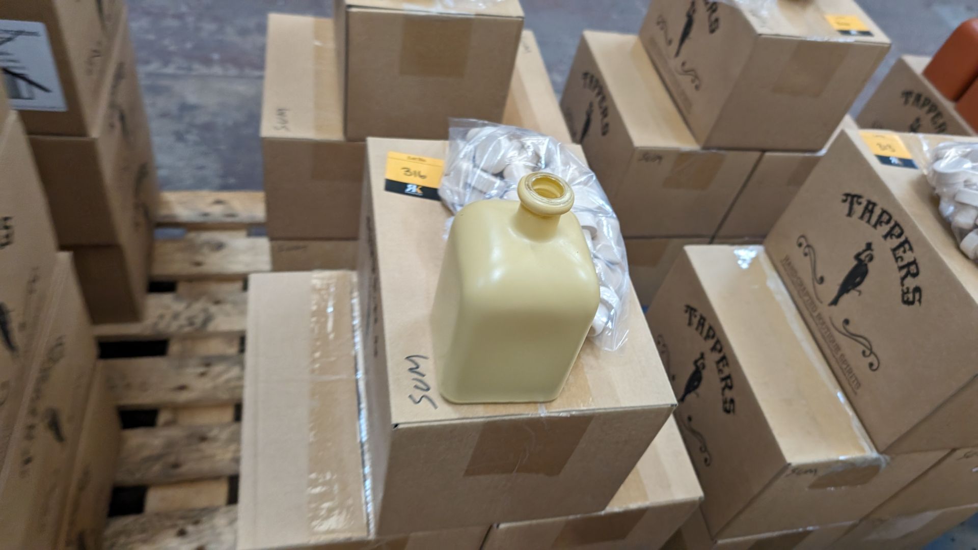30 off 50cl/500ml professionally painted beige glass bottles, each including a stopper. The bottles - Image 3 of 4