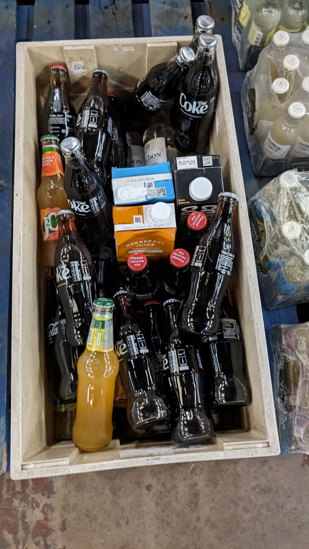 The contents of a crate of assorted soft drinks - mostly with a best before date of 2024 - Image 3 of 5