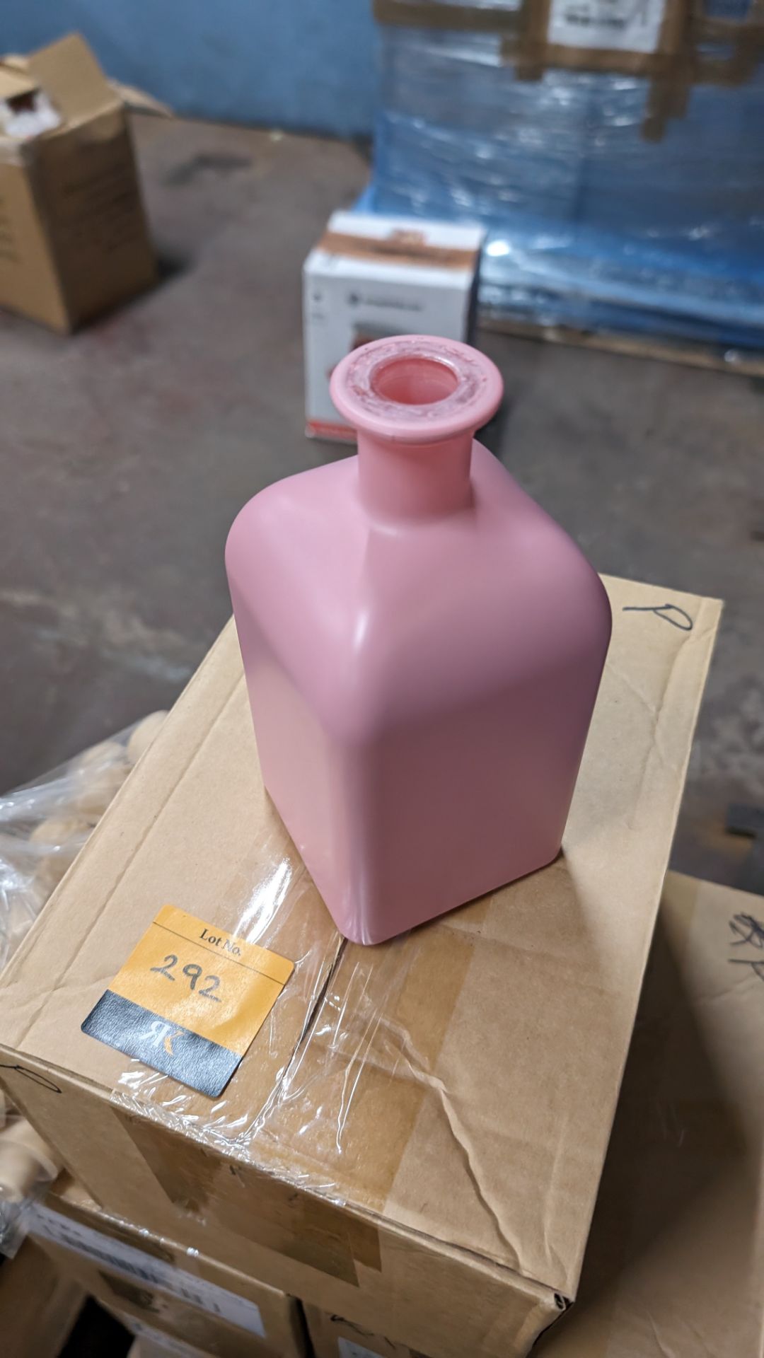 7 off 70cl/700ml professionally painted pink glass bottles, each including a stopper. The bottles a - Image 3 of 4