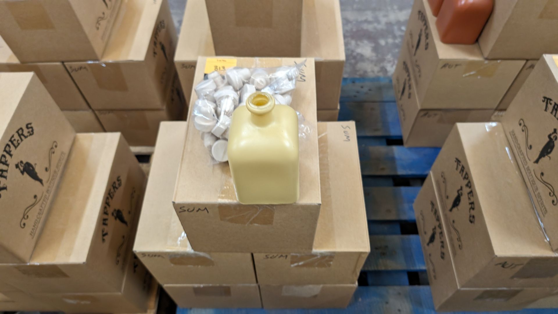 30 off 50cl/500ml professionally painted beige glass bottles, each including a stopper. The bottles
