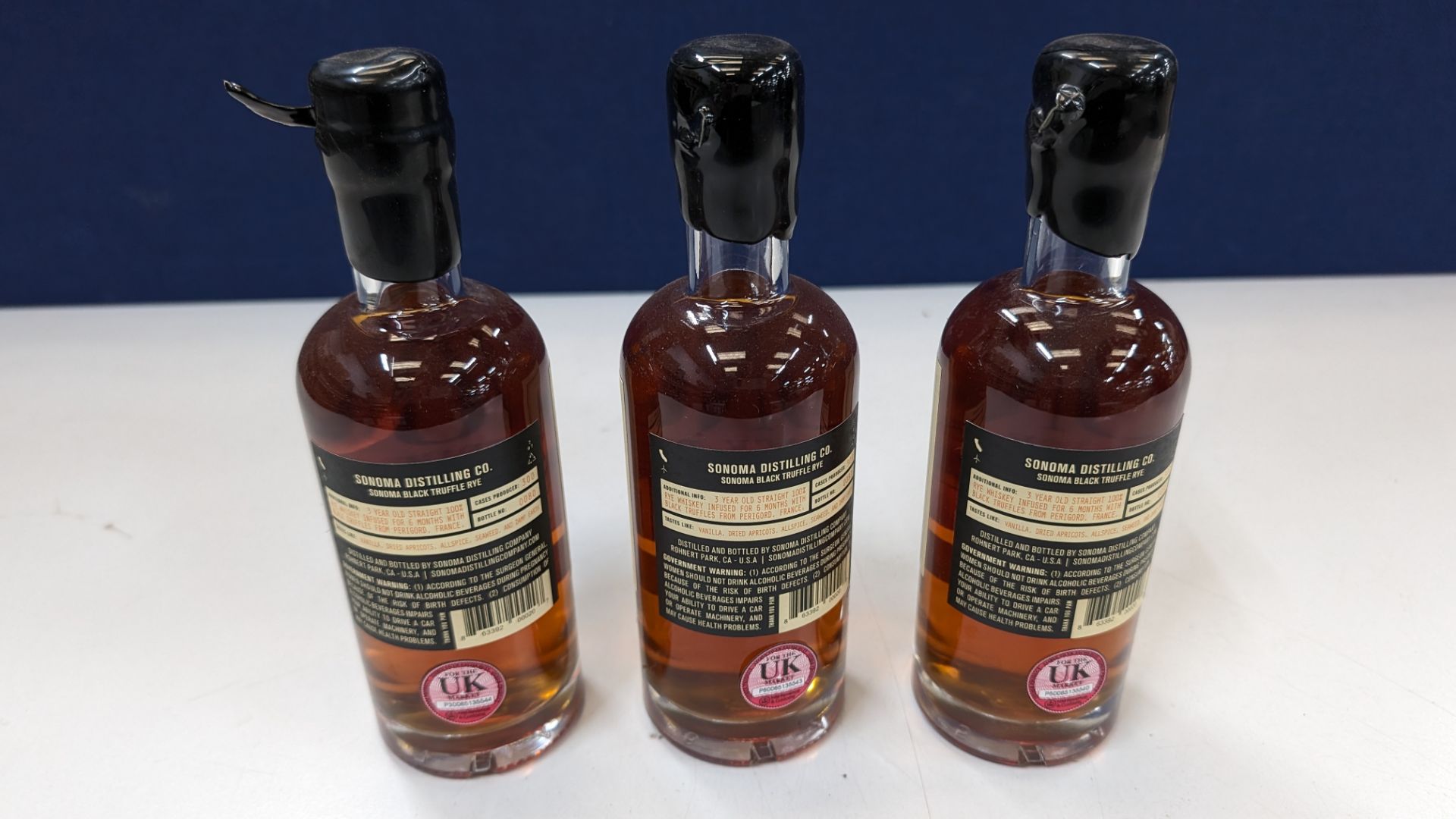 3 off 375ml bottles of Sonoma Black Truffle Rye Whiskey. 50% alc/vol (100 proof). Straight rye whi - Bild 3 aus 8