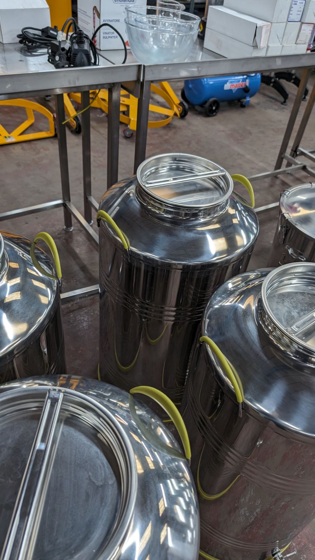 4 of 100L stainless steel milk churns, each with their own lid - Image 8 of 12
