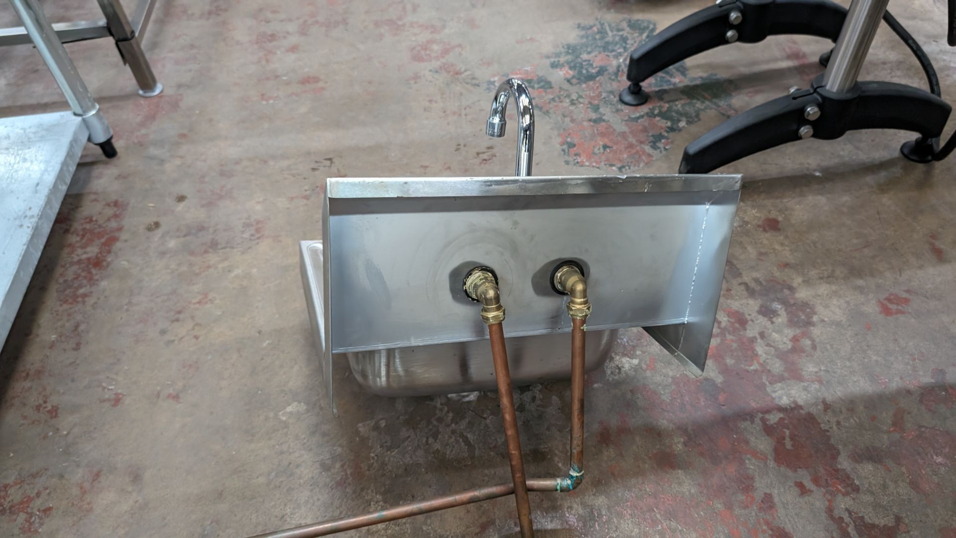 Wall mountable stainless steel basin with mixer tap - Bild 4 aus 4