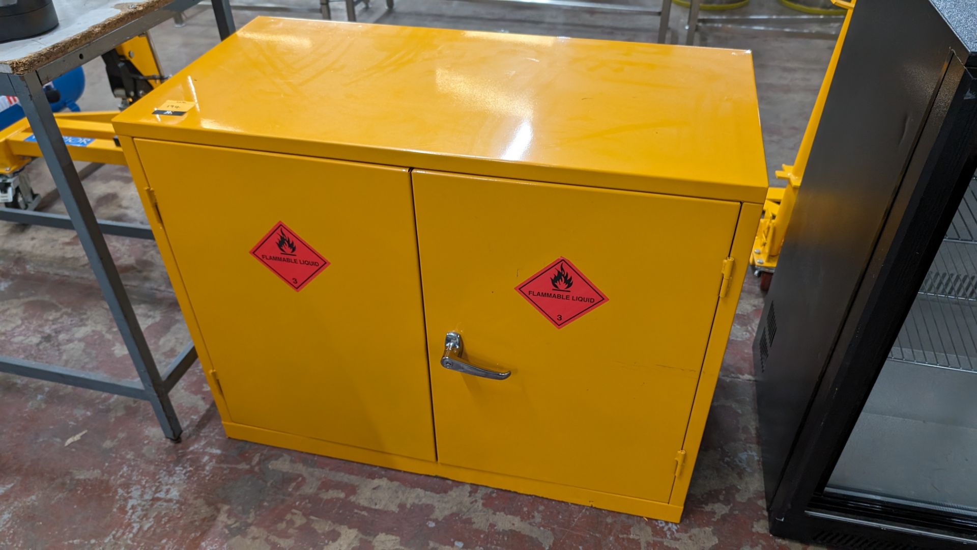 Orange metal twin door cabinet. NB: We do not have a key. However, the unit is currently unlocked - Image 2 of 4