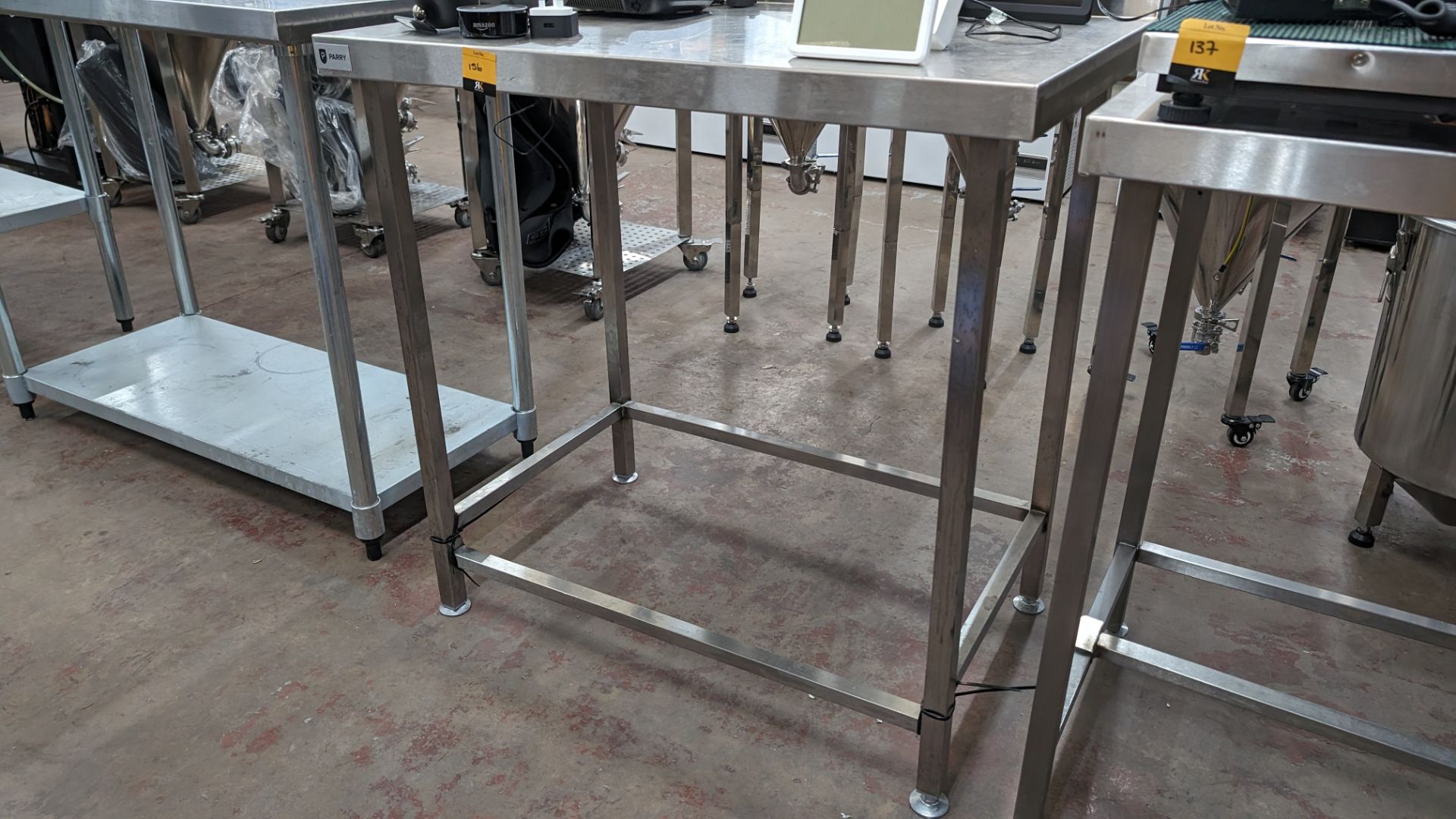 Stainless steel table with upstand at rear, max dimensions: 920mm x 600mm x 900mm - Image 2 of 3