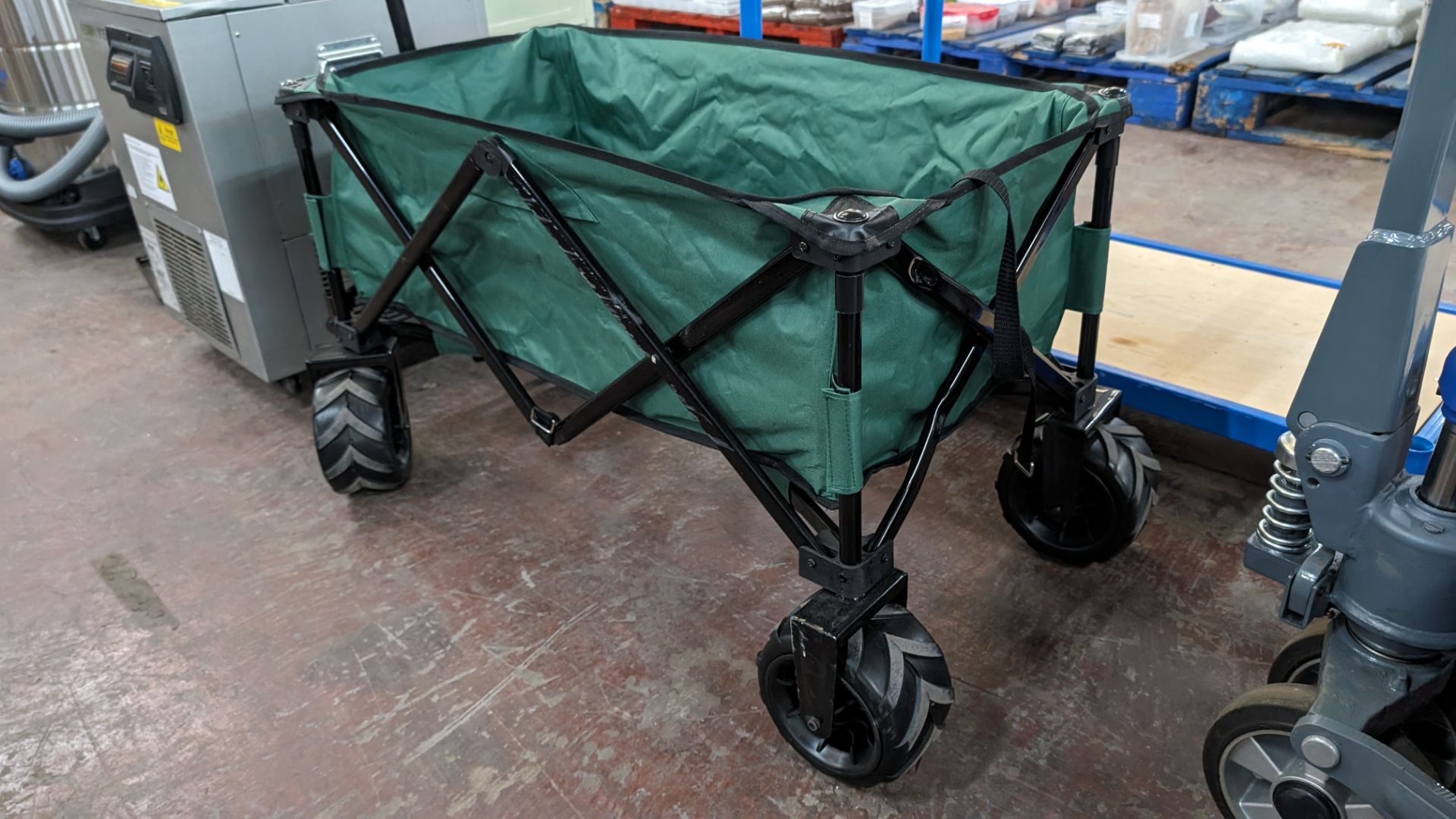 Outsunny folding metal and fabric trolley plus zip-up bag for use with same - Image 4 of 4