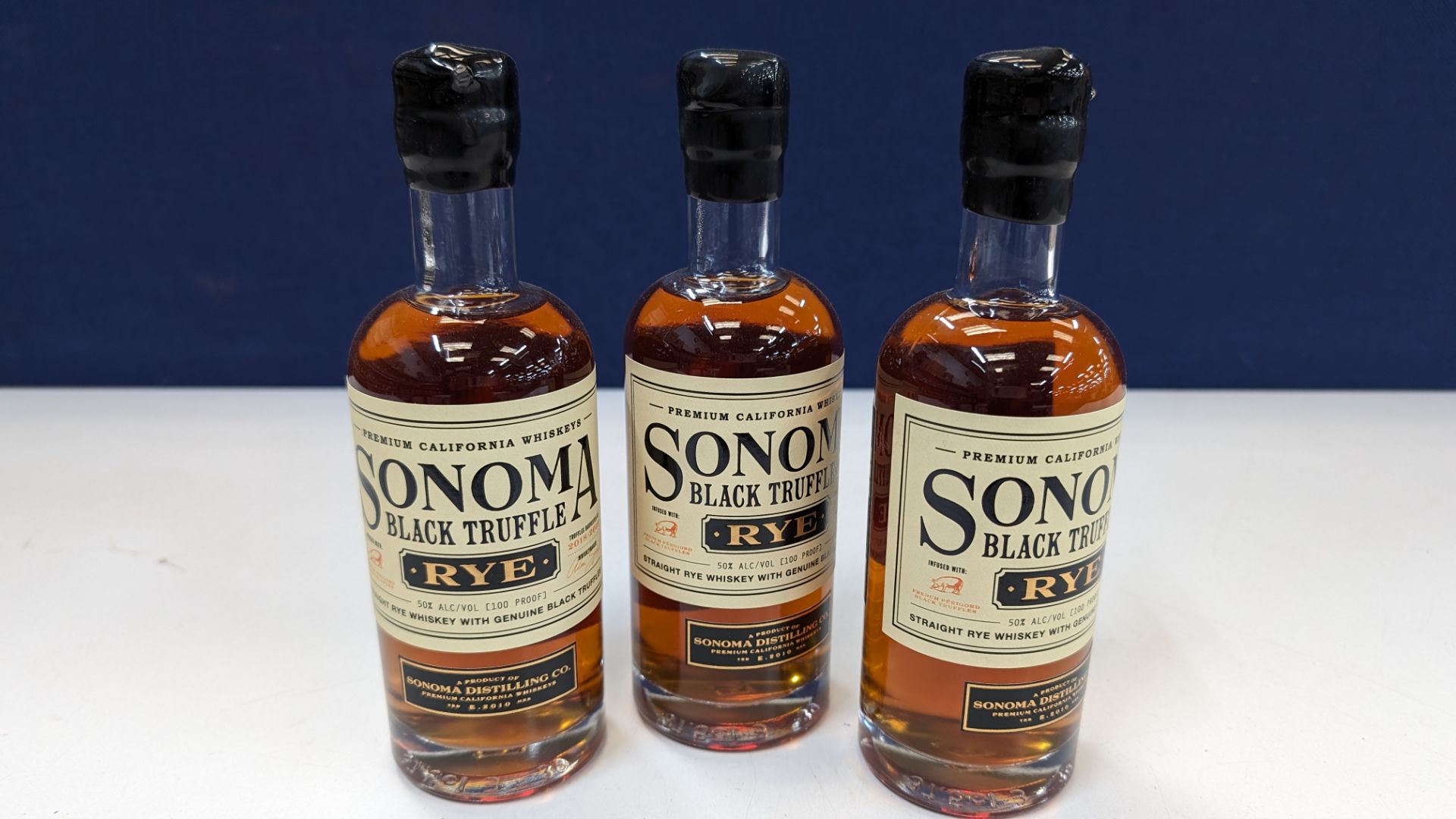 3 off 375ml bottles of Sonoma Black Truffle Rye Whiskey. 50% alc/vol (100 proof). Straight rye whi - Bild 2 aus 8