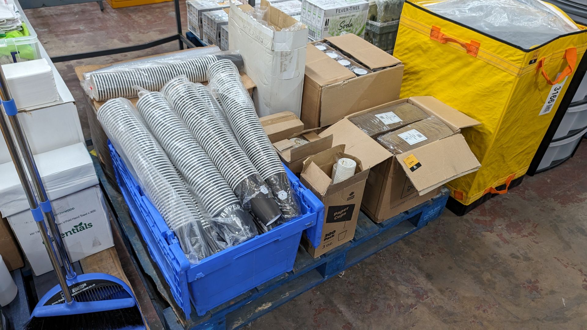 The contents of a pallet of paper cups (in assorted sizes) plus sleeves for same and a quantity of p - Image 7 of 7