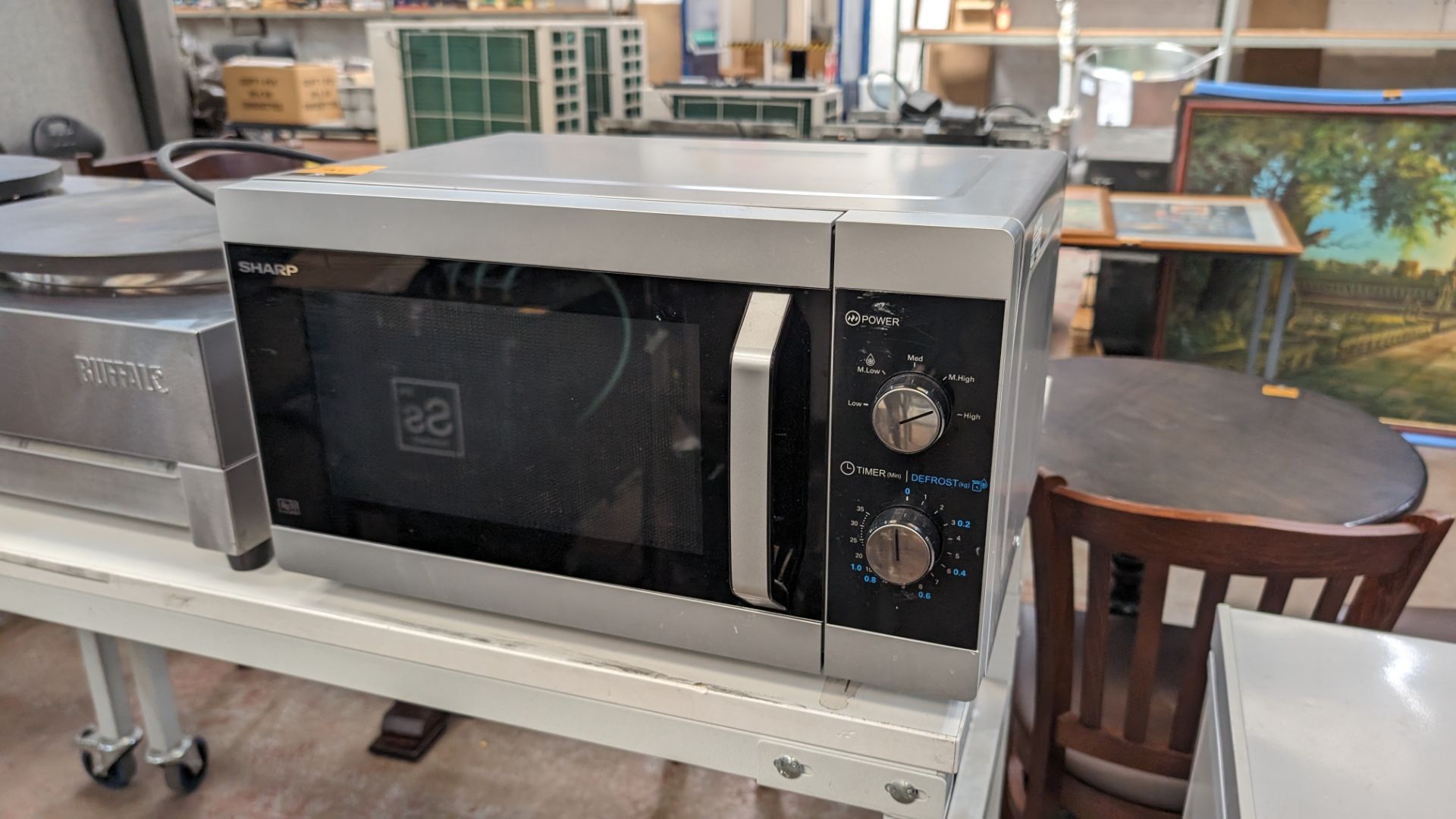 Sharp 900w silver microwave oven - Image 2 of 5