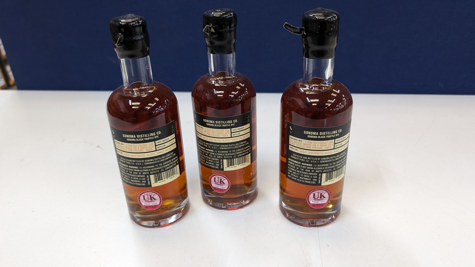 3 off 375ml bottles of Sonoma Black Truffle Rye Whiskey. 50% alc/vol (100 proof). Straight rye whi - Bild 4 aus 8