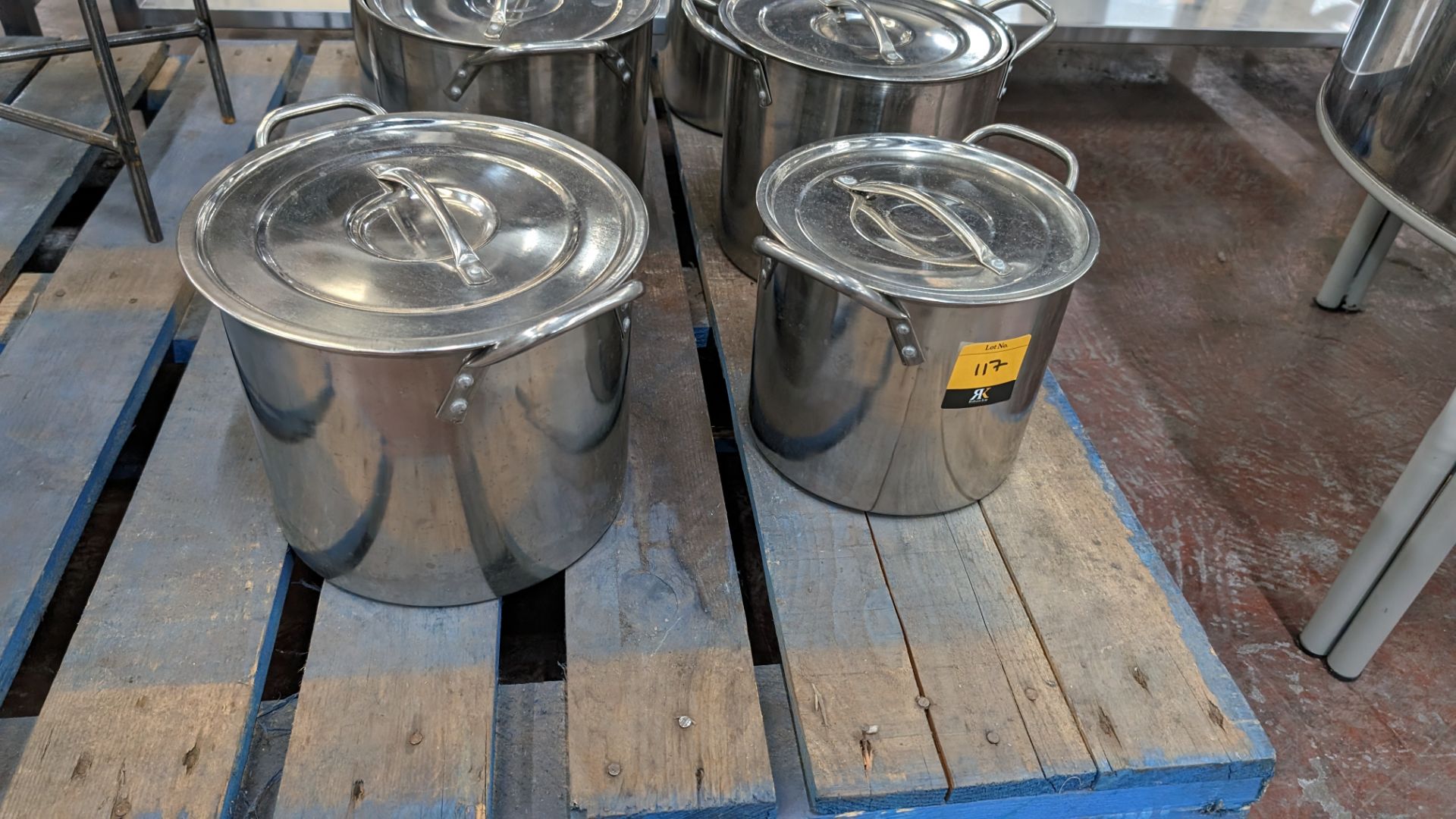 6 off twin handled steel pots, each with their own lid - Image 3 of 8