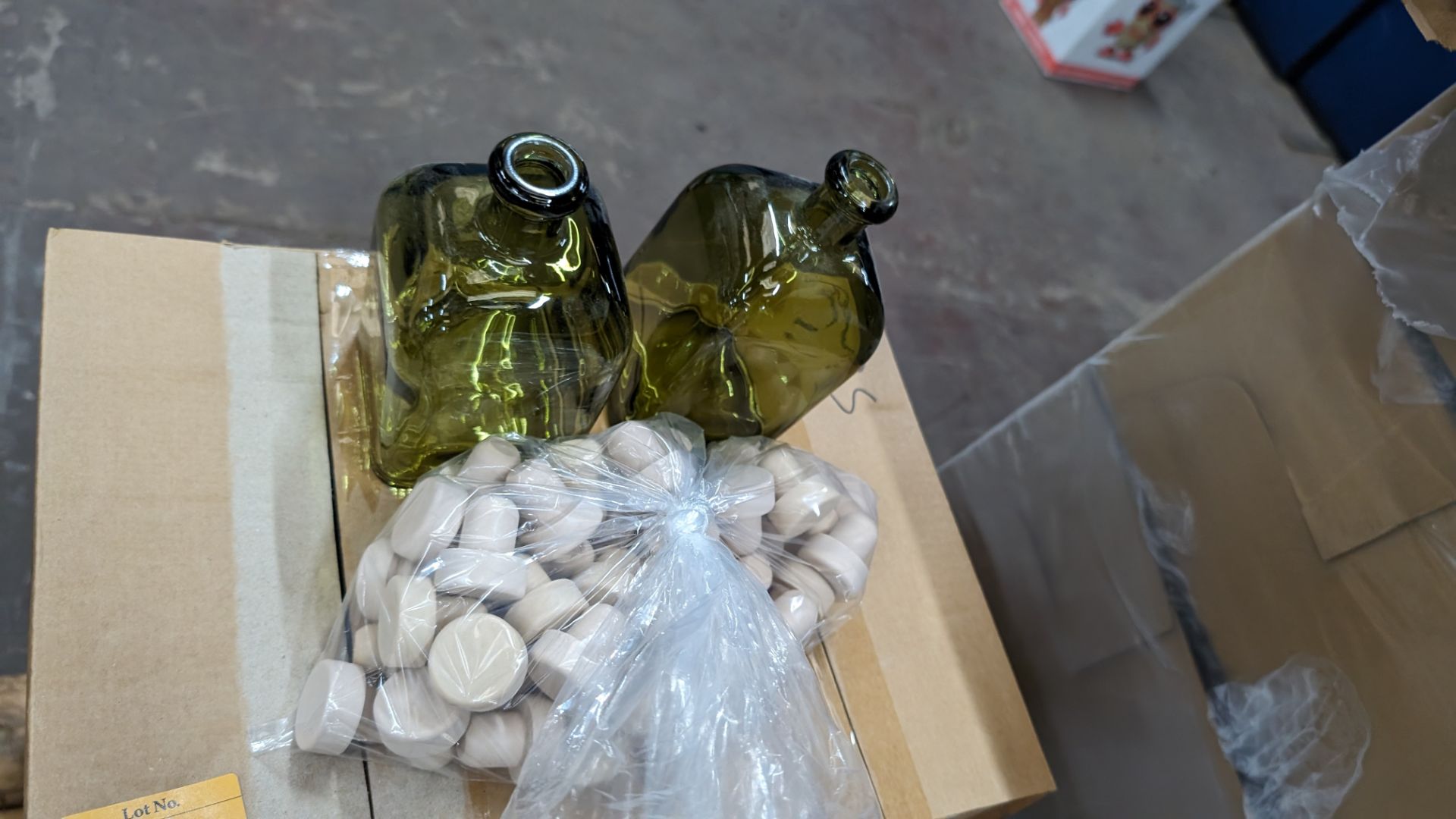 44 off 50cl/500ml green tinted glass bottles, each including a stopper. The bottles are boxed in si - Image 3 of 4