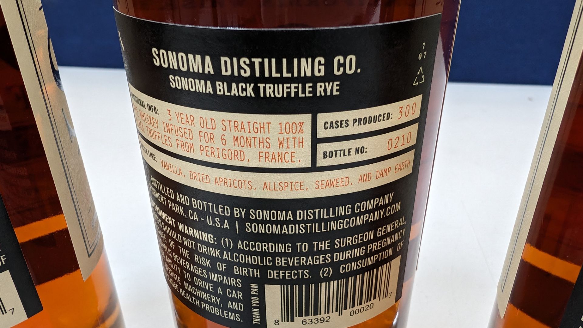 3 off 375ml bottles of Sonoma Black Truffle Rye Whiskey. 50% alc/vol (100 proof). Straight rye whi - Bild 6 aus 8