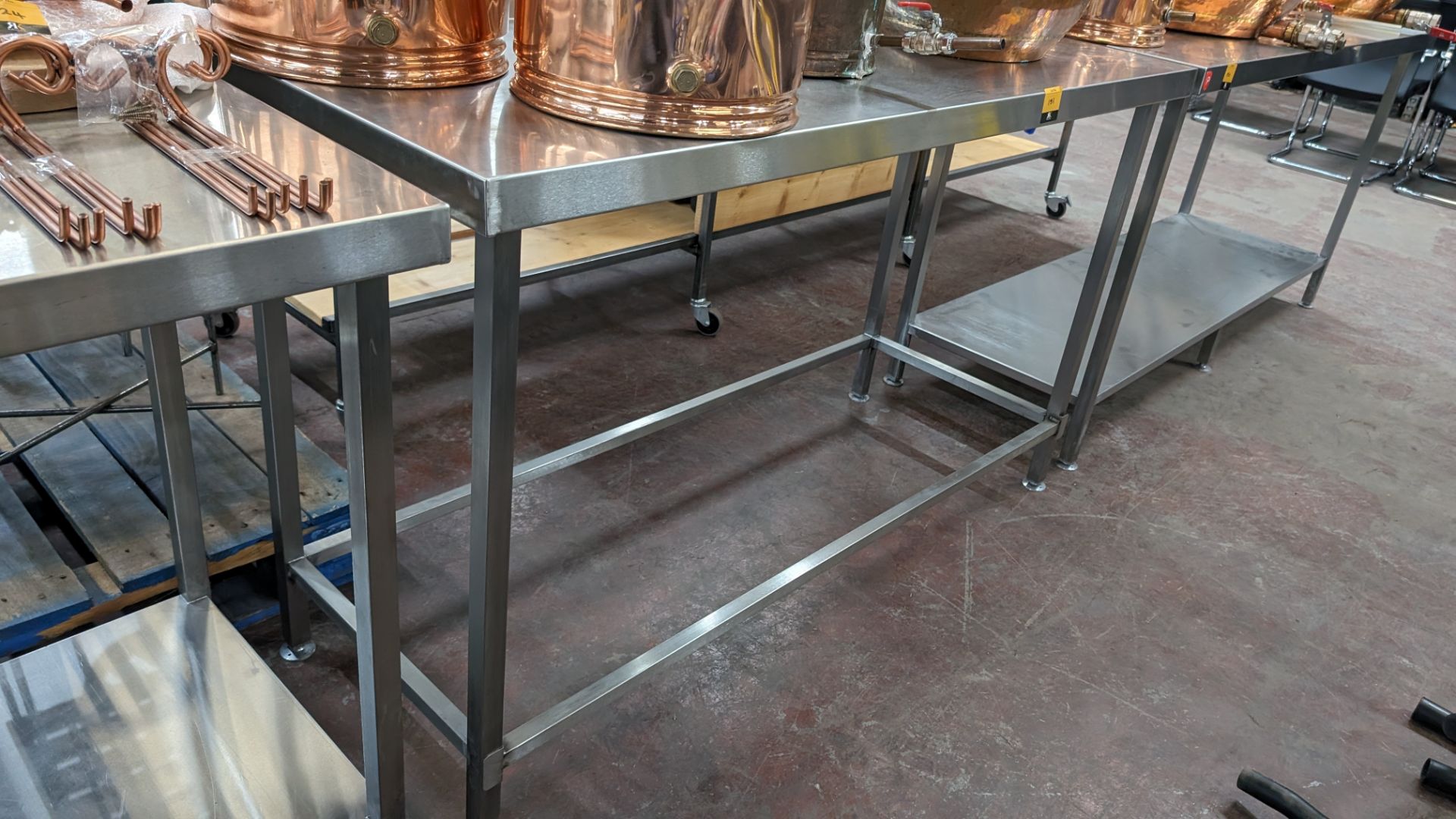 Stainless steel table with upstand at rear, max dimensions: 920mm x 600mm x 1300mm - Image 4 of 4
