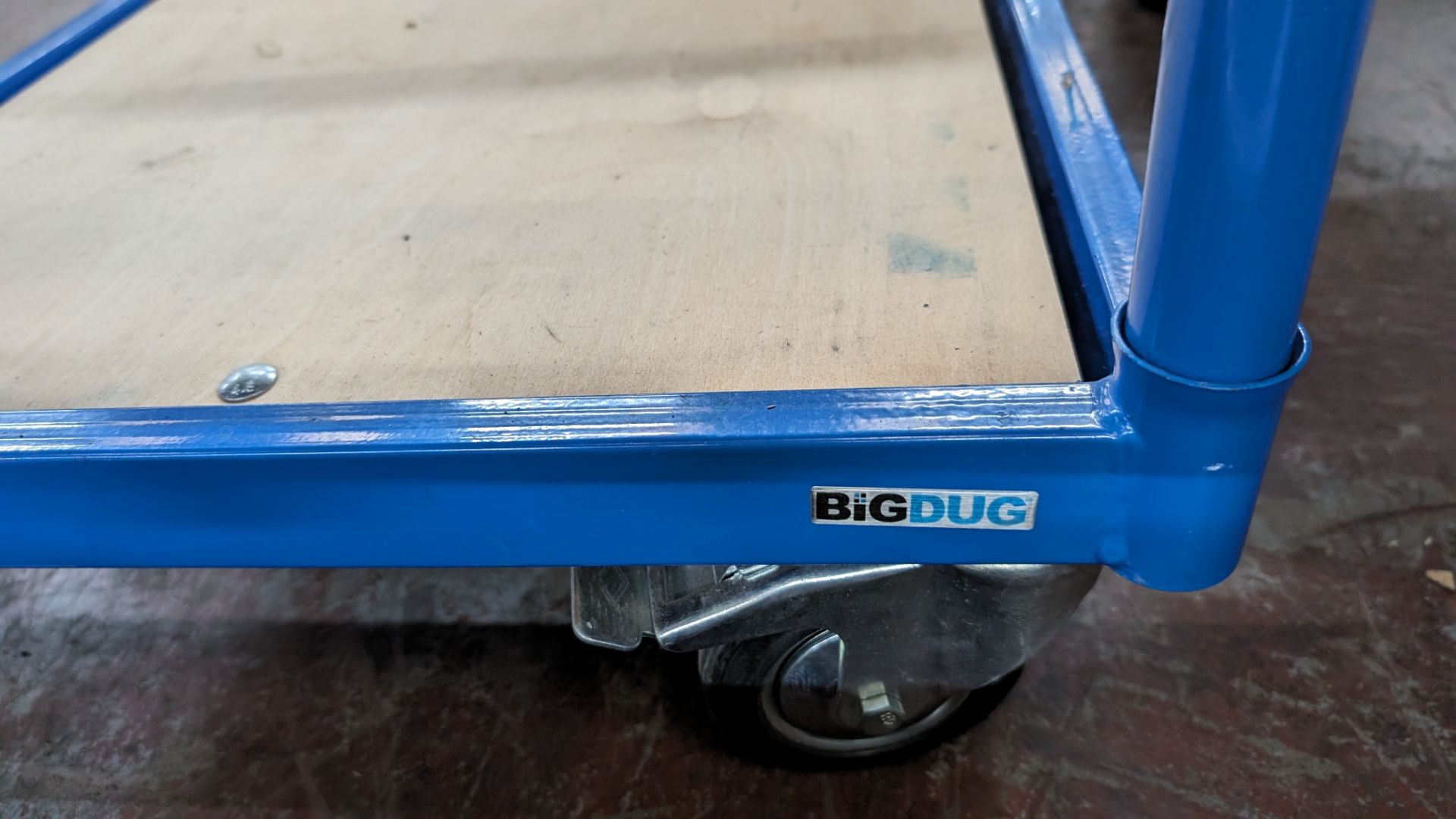 BigDug heavy duty metal platform trolley with braked wheels and removeable handle which can be attac - Image 4 of 4