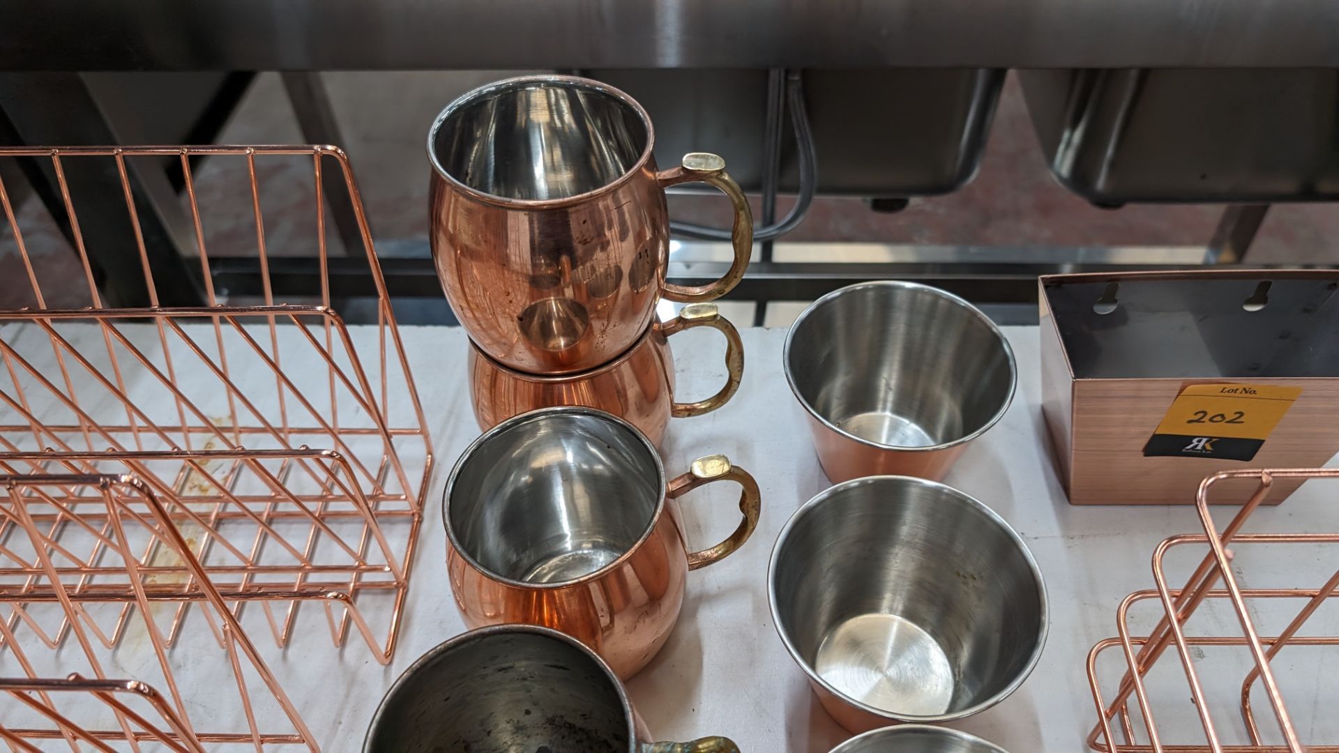 Quantity of copper coloured decorative items (as pictured) - Image 5 of 8